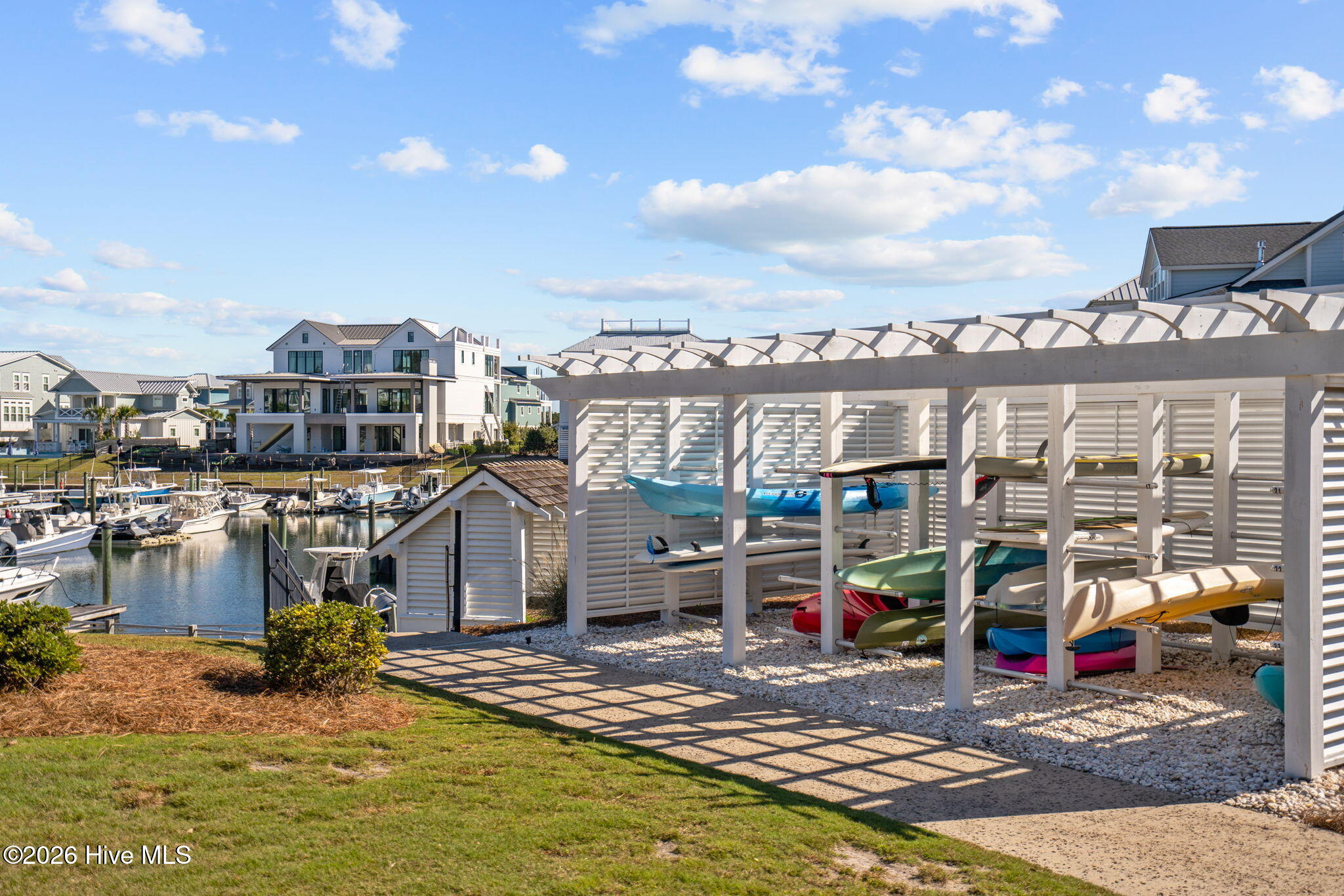 100561324 | Photo 46