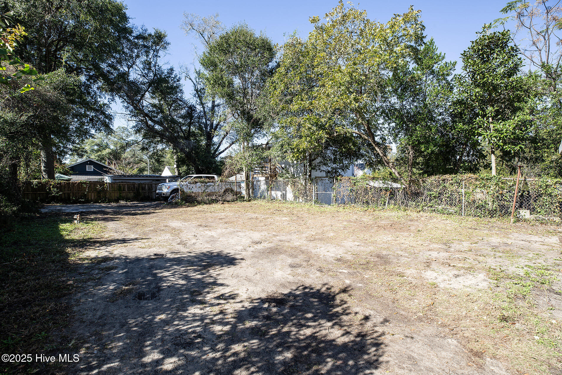 100540157 | Photo 35