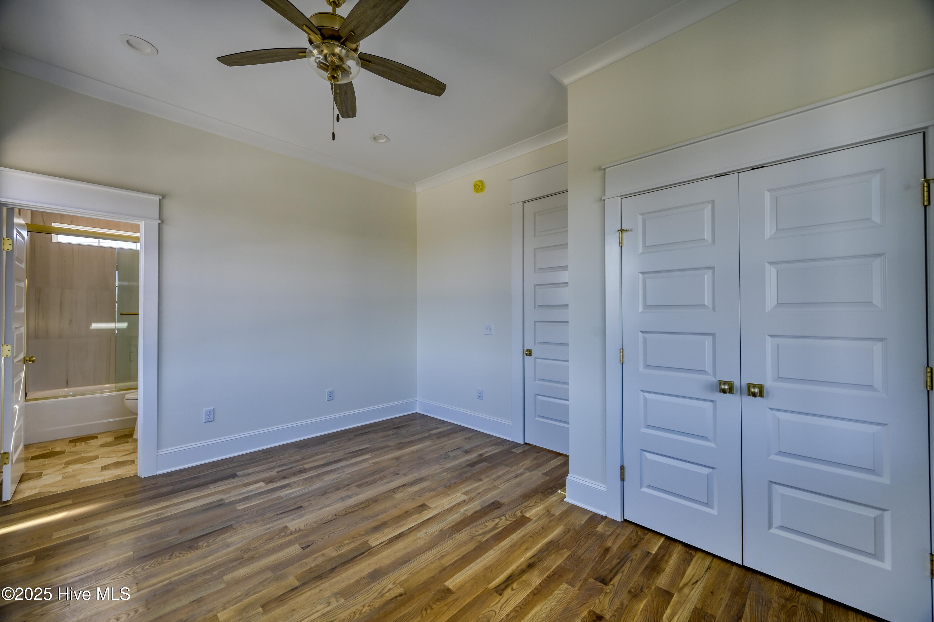 100516070 | Photo 47