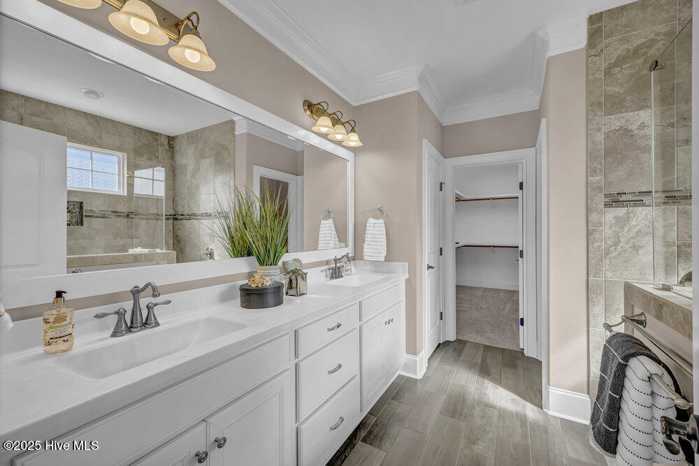 100539818 | Photo 17