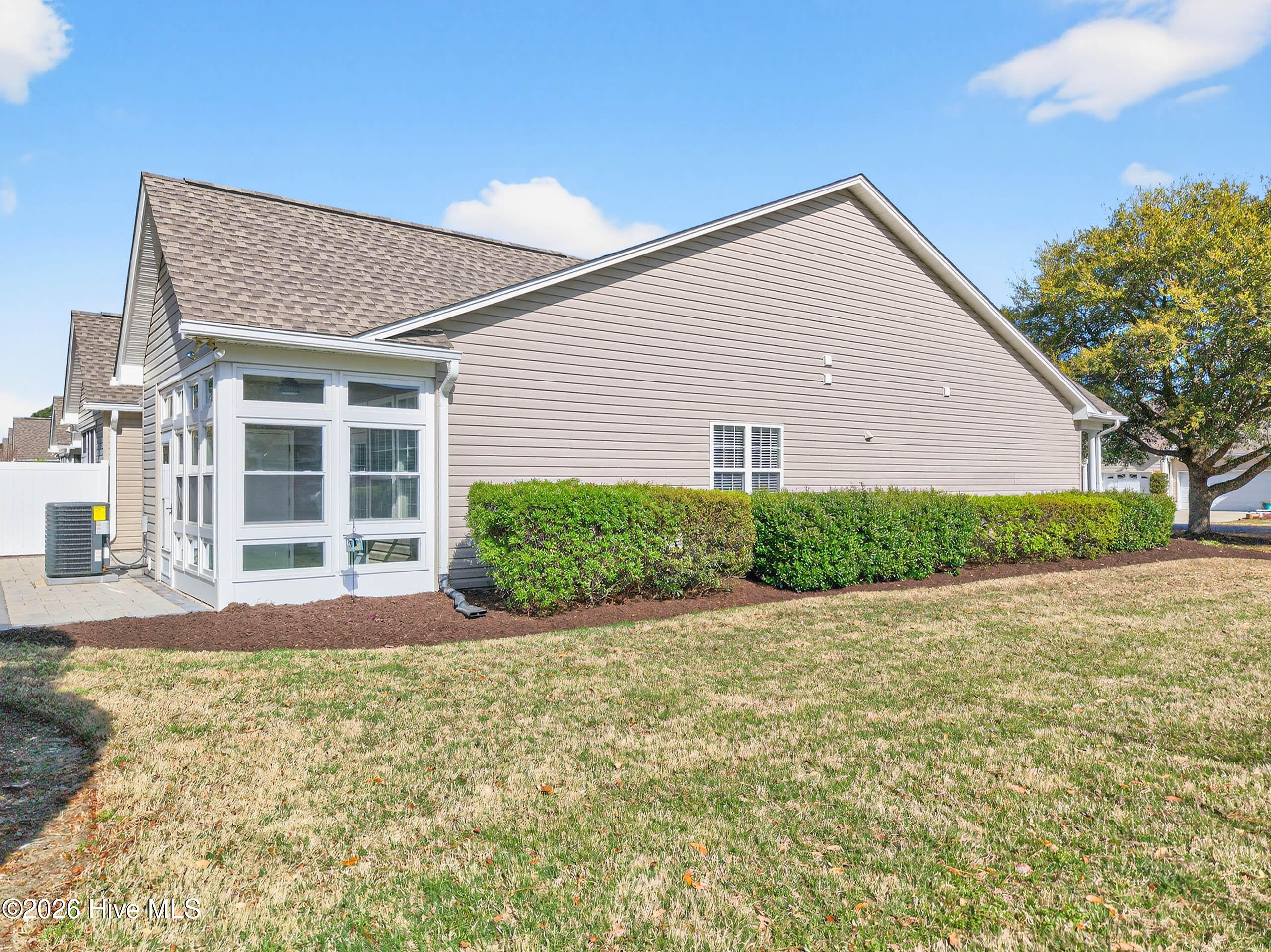 100564275 | Photo 24