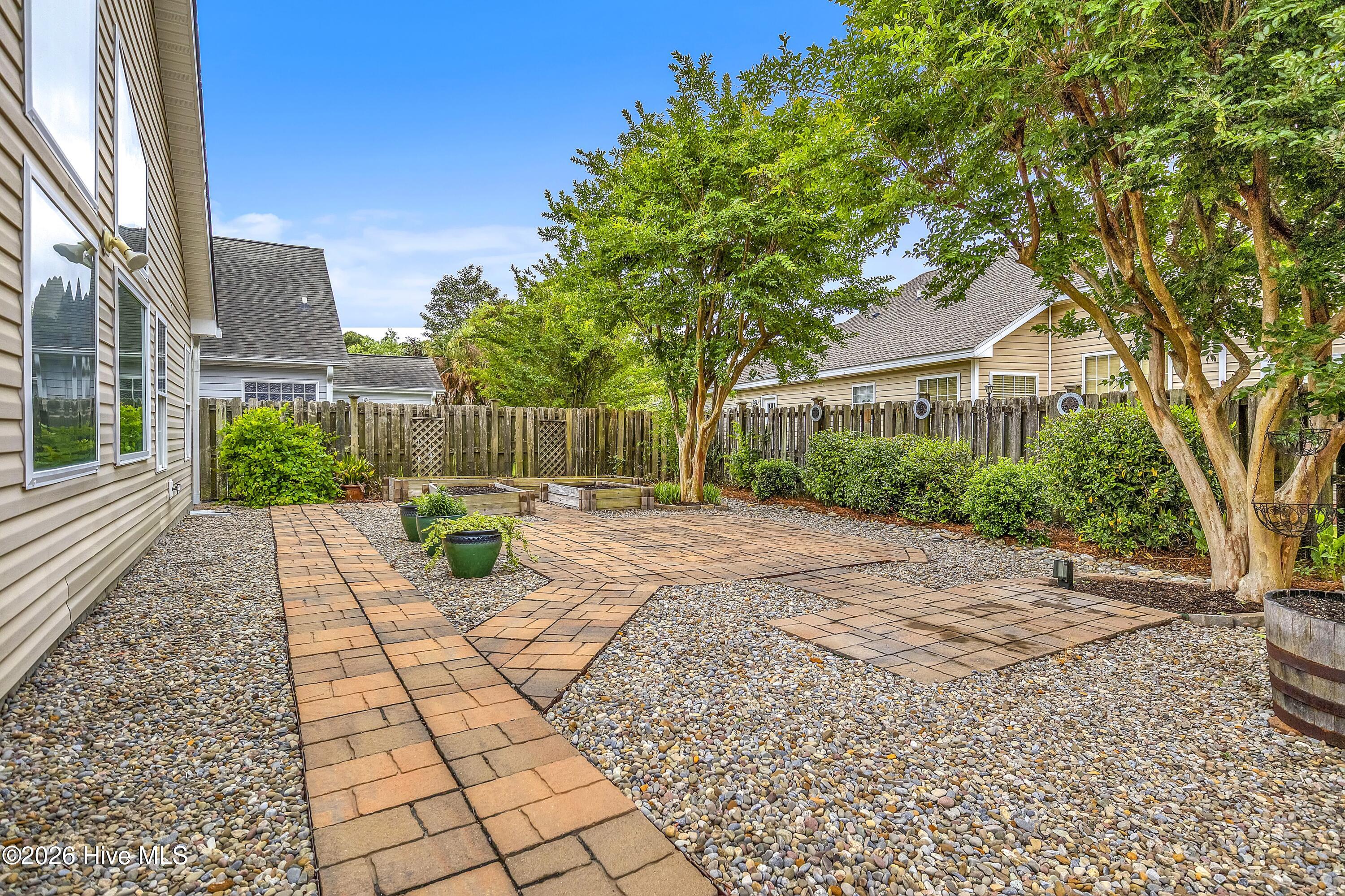 100560677 | Photo 35