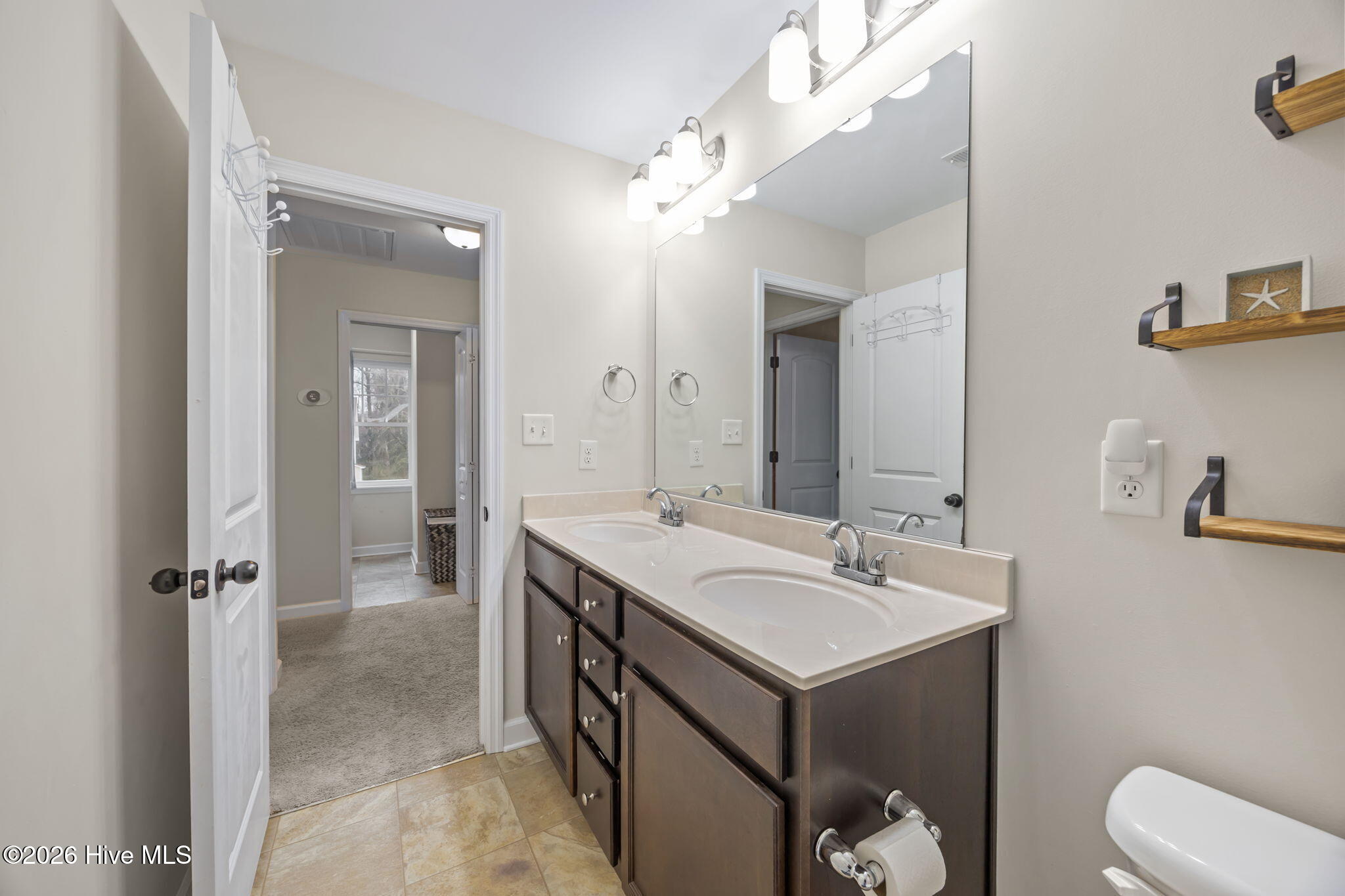 100558609 | Photo 28