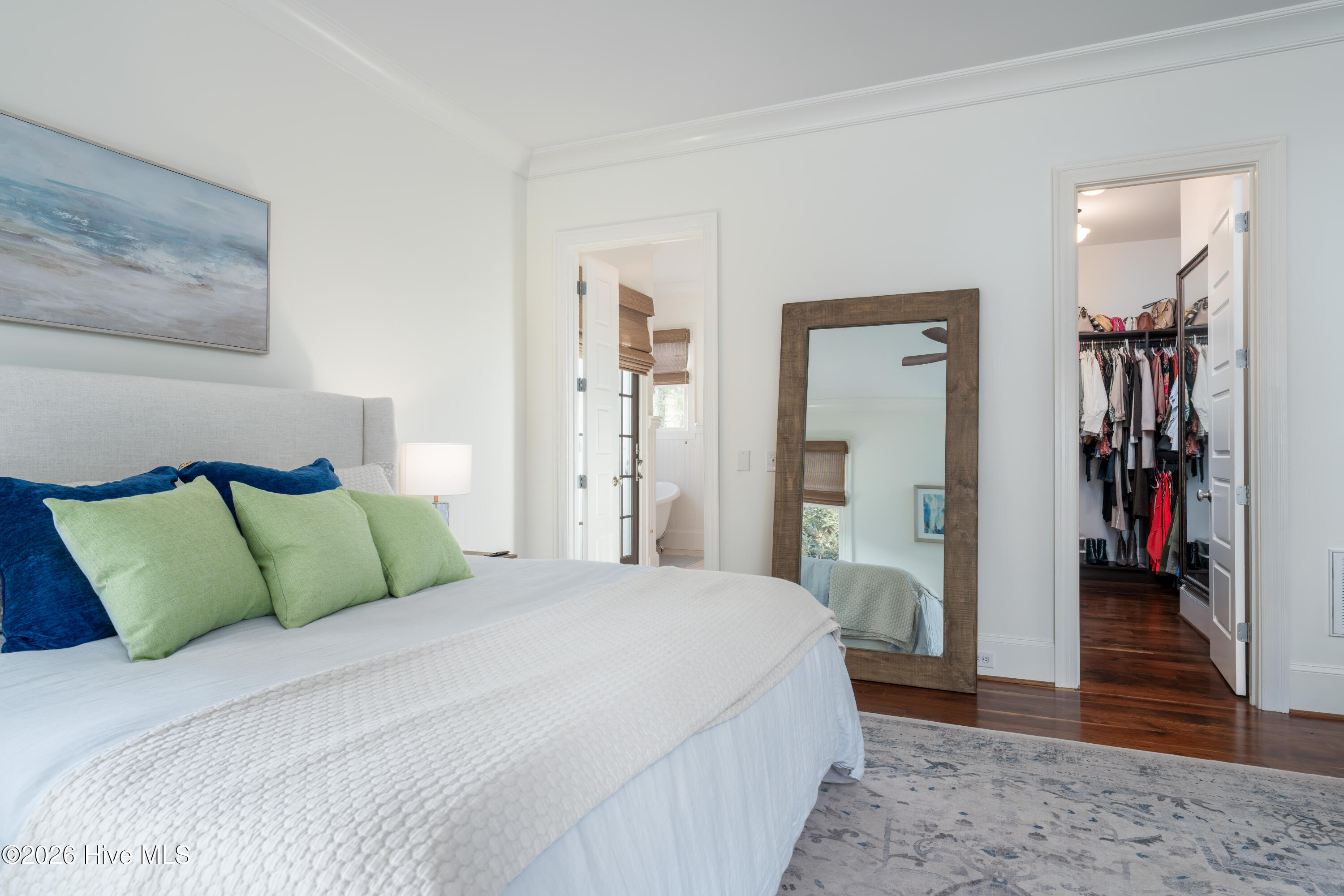 100549444 | Photo 30