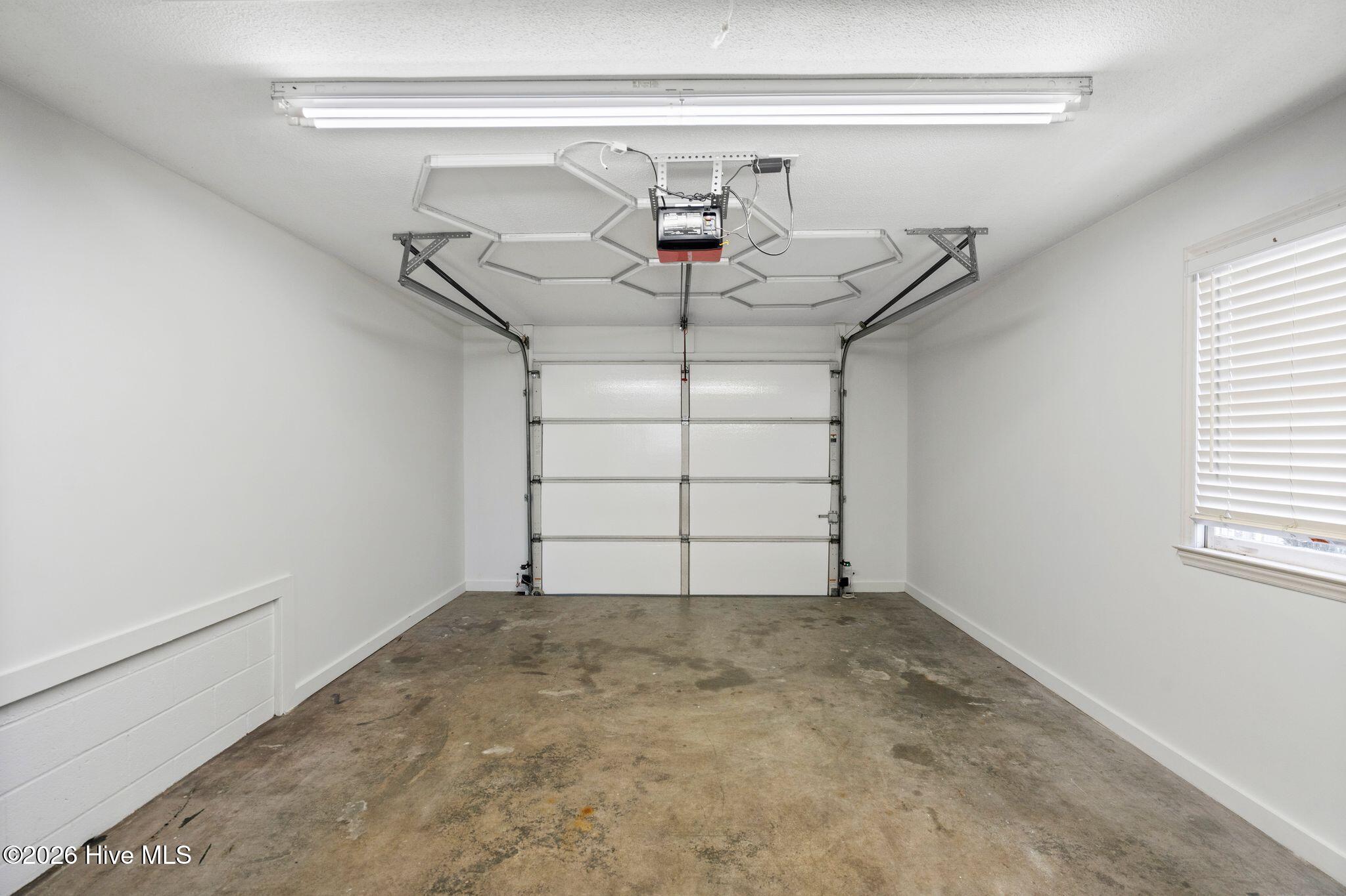 100556381 | Photo 40