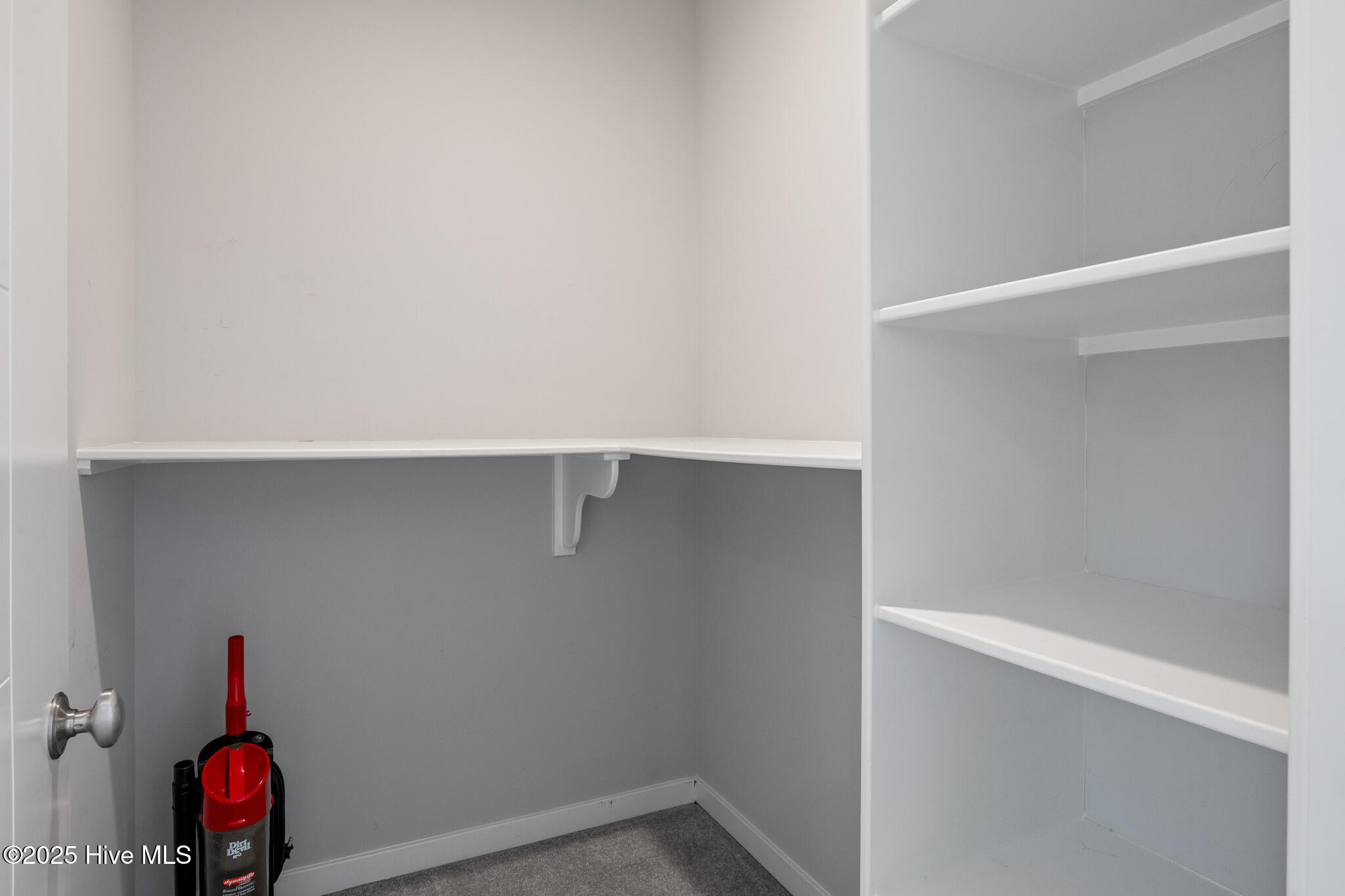 100540412 | Photo 43