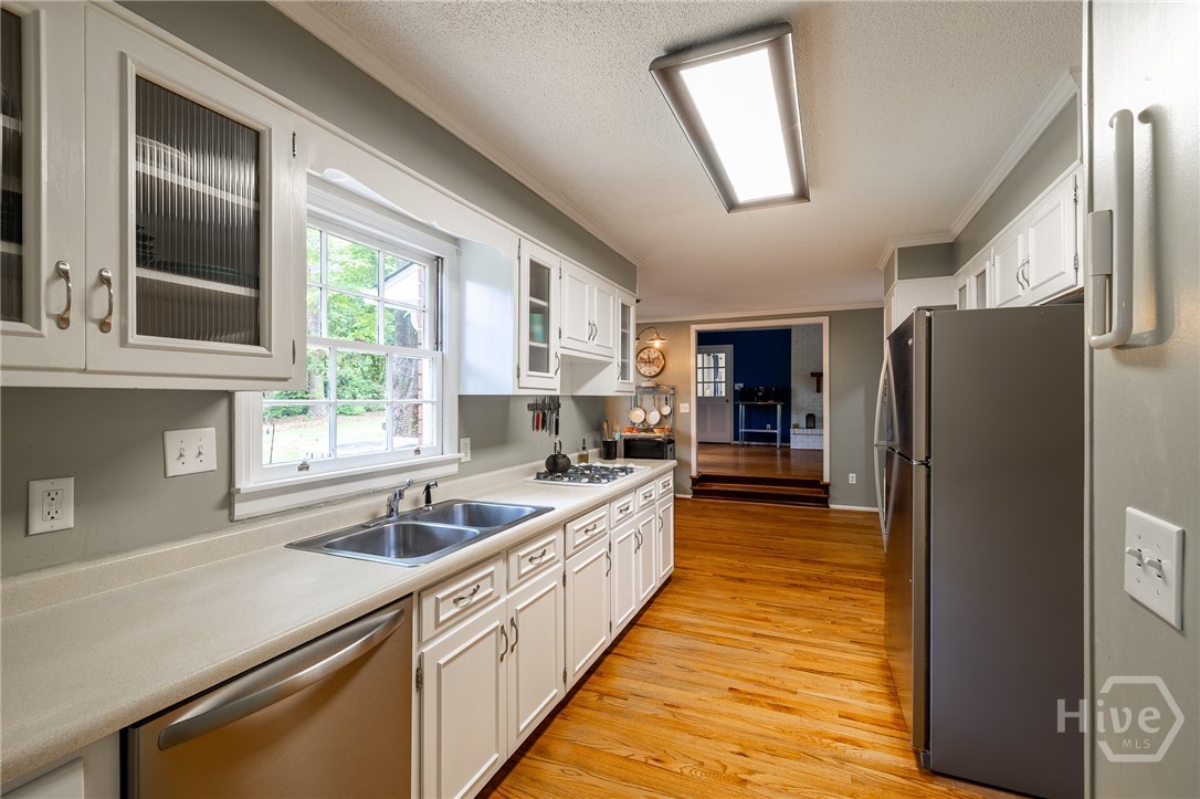 140 Rollingwood Drive