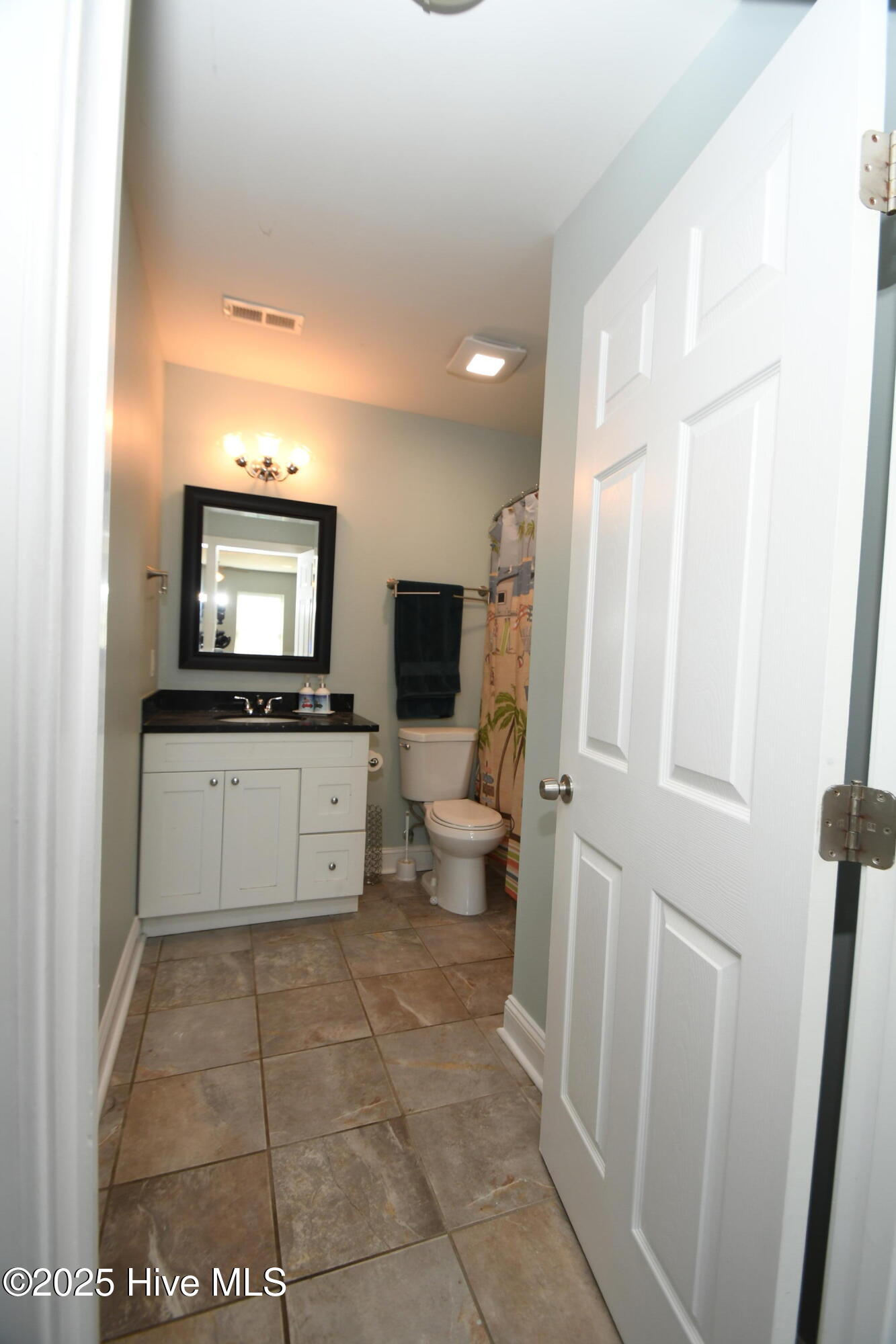 100537590 | Photo 19