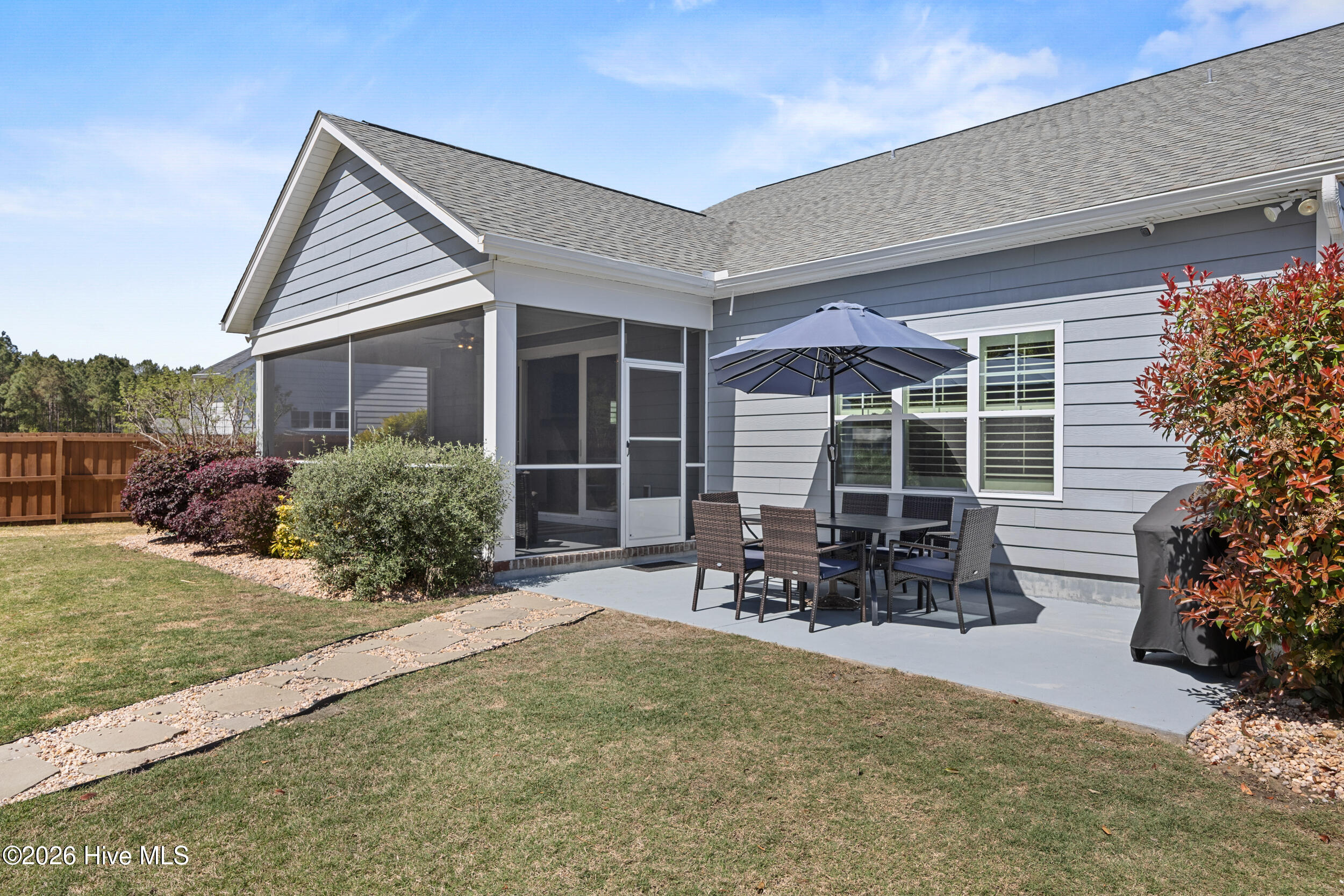 100564447 | Photo 43