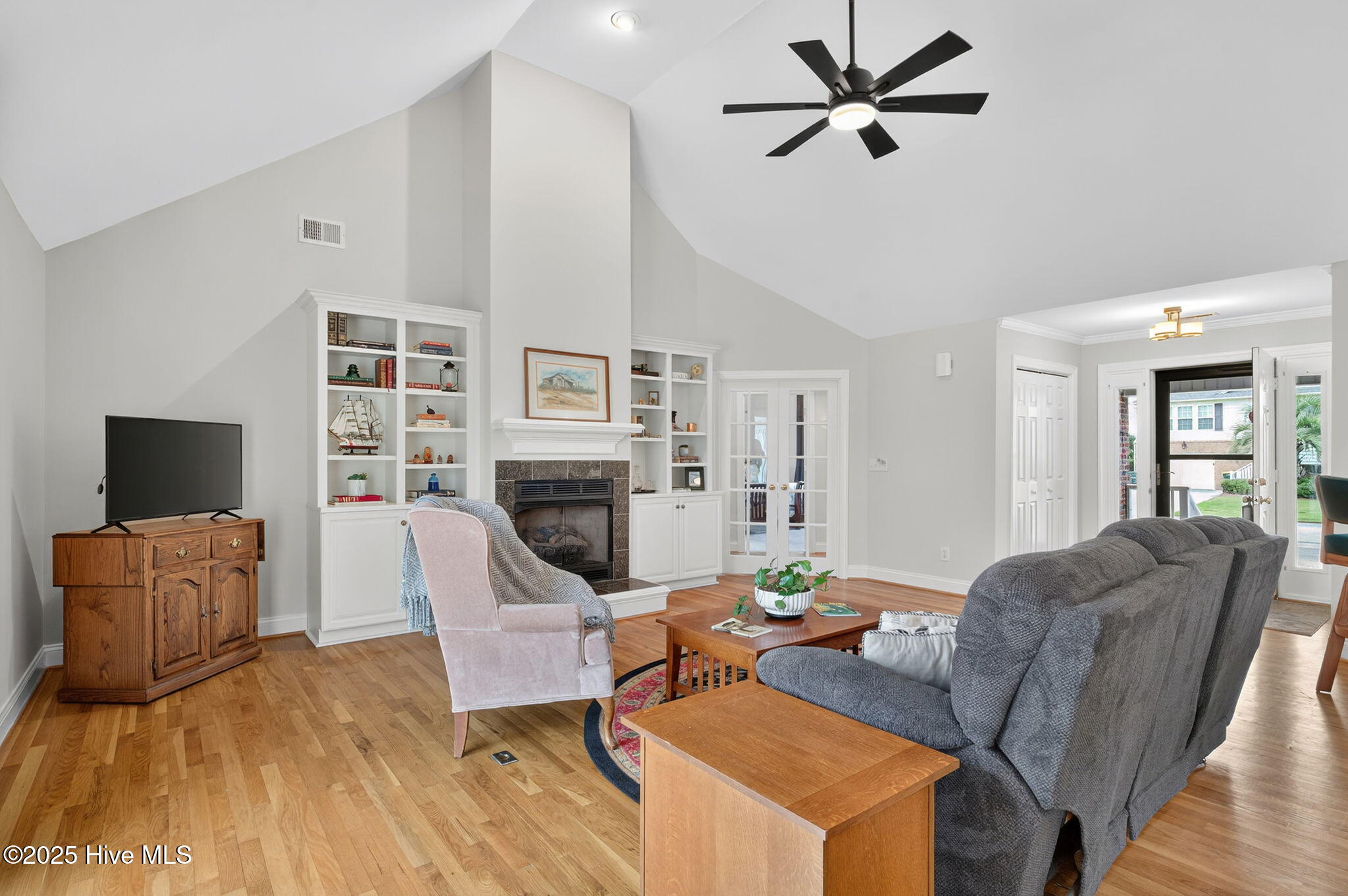 512 Shell Drive, Kure Beach, NC 28449 – photo 10: Living Room