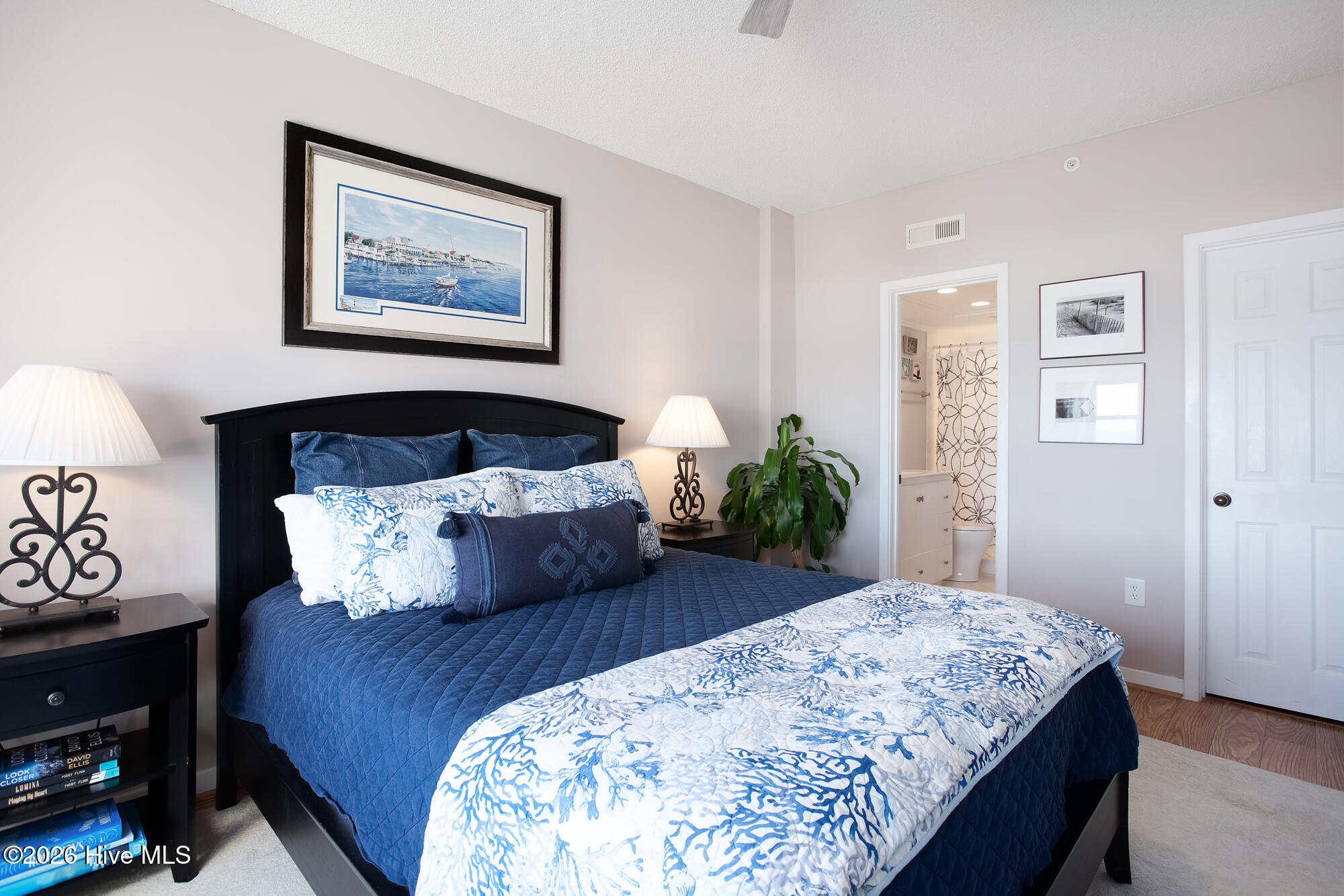 100553935 | Photo 17