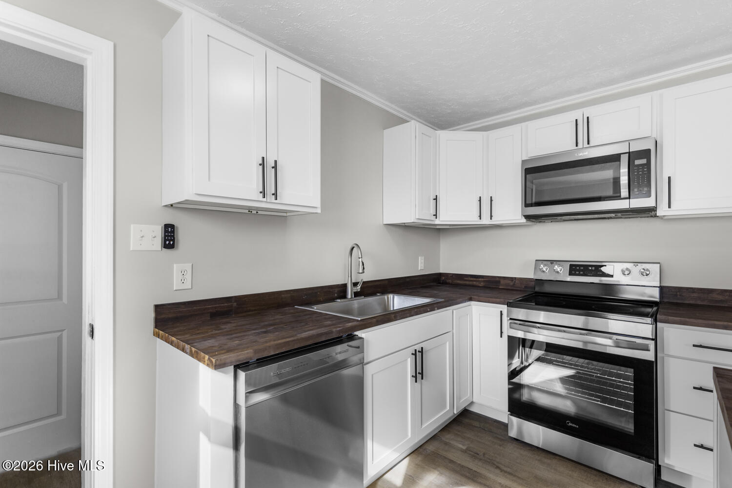 100560778 | Photo 17