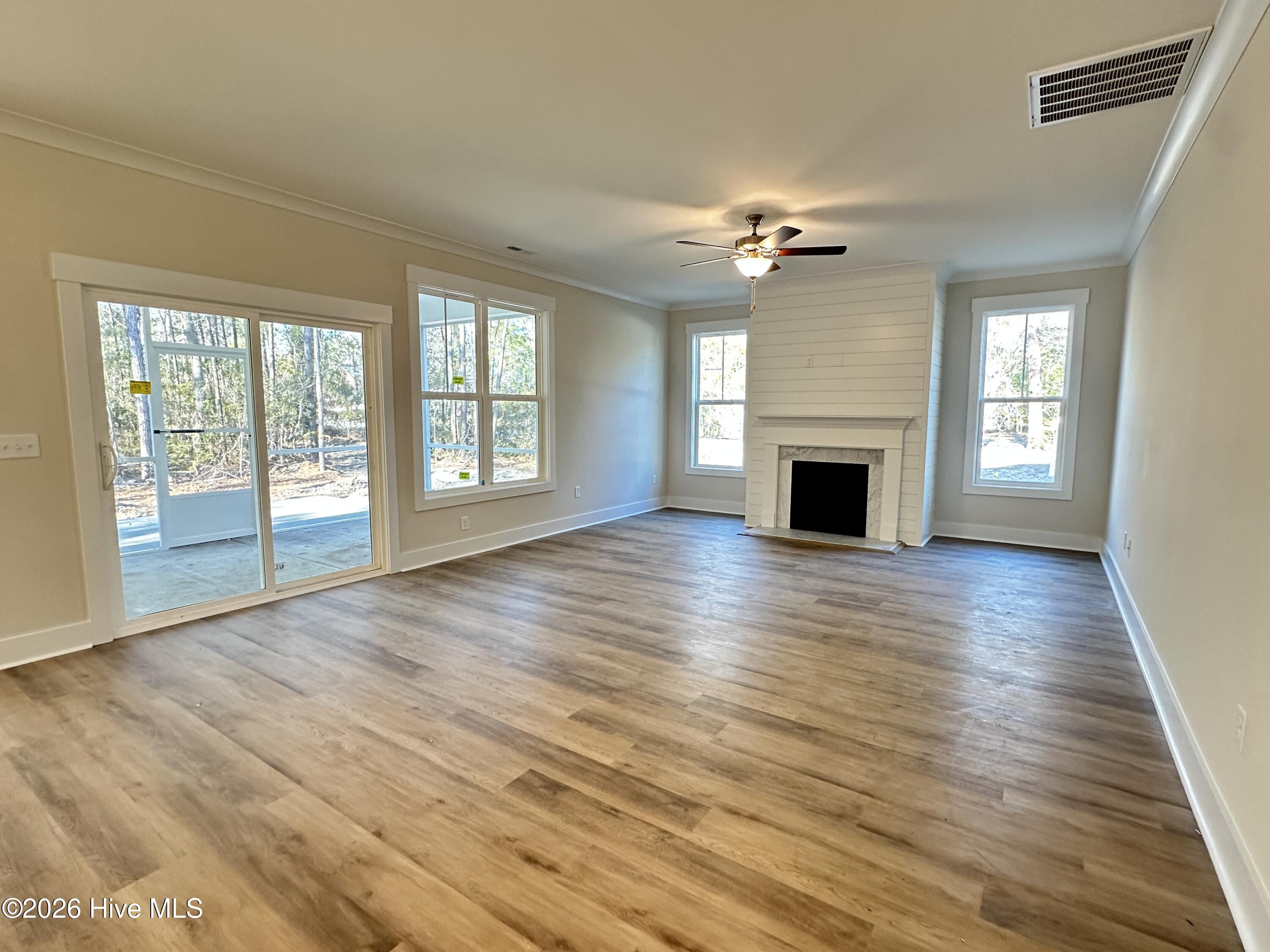 100542700 | Photo 35