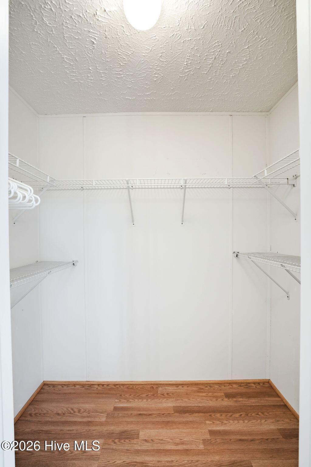 100567371 | Photo 35