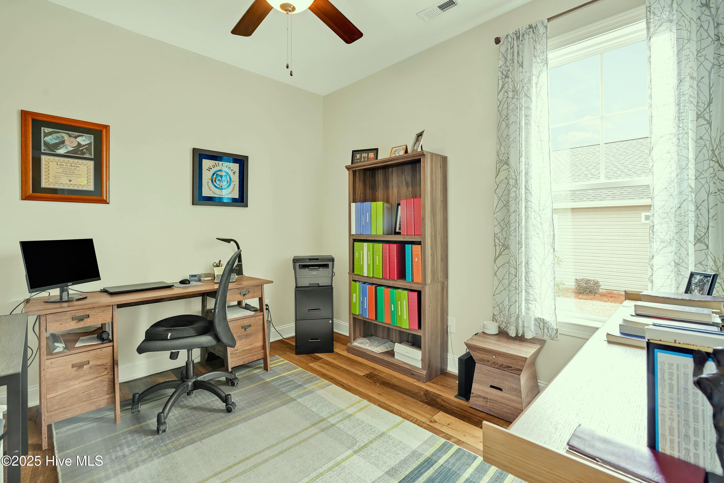 100545300 | Photo 11