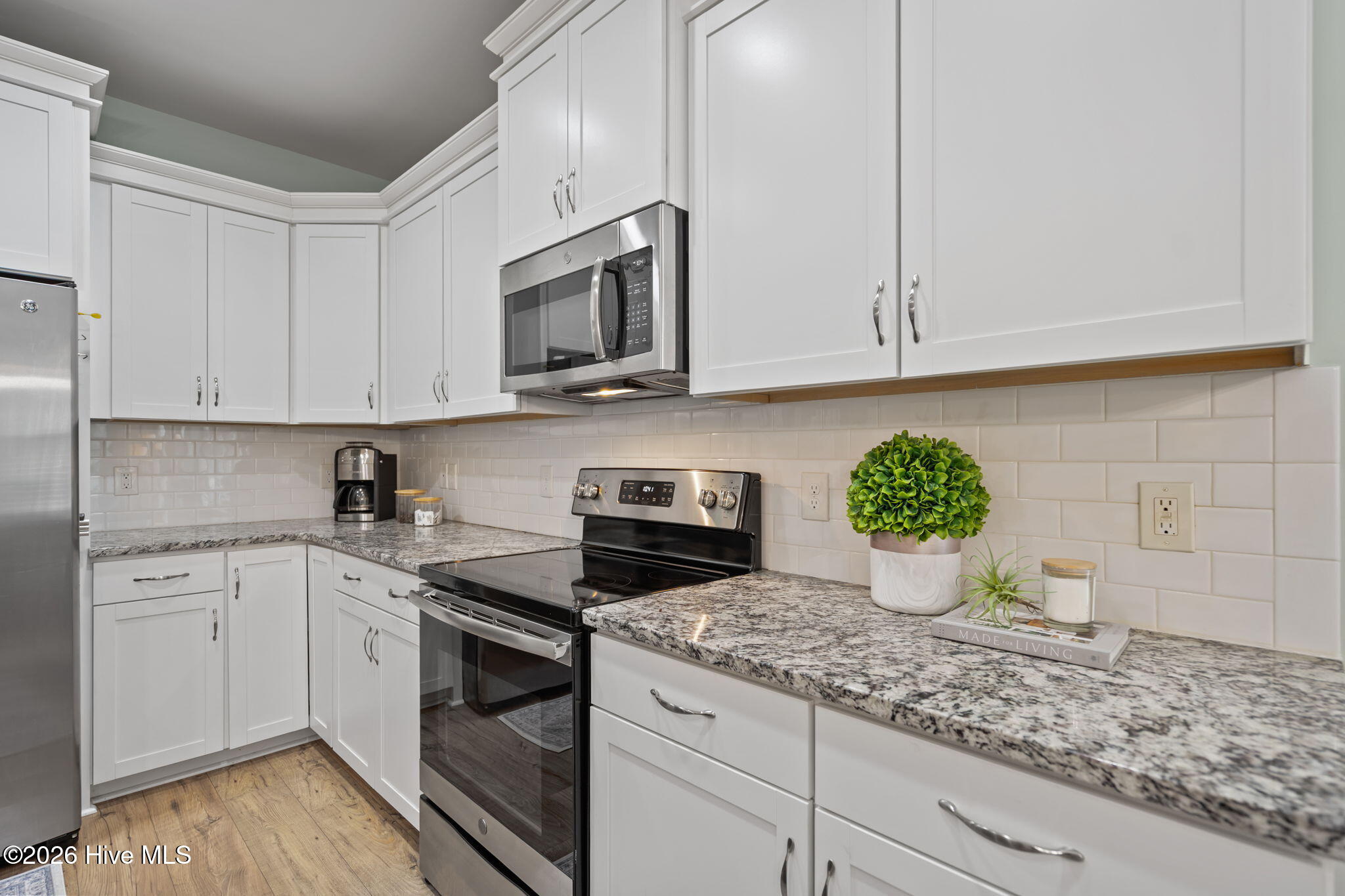 100558672 | Photo 21