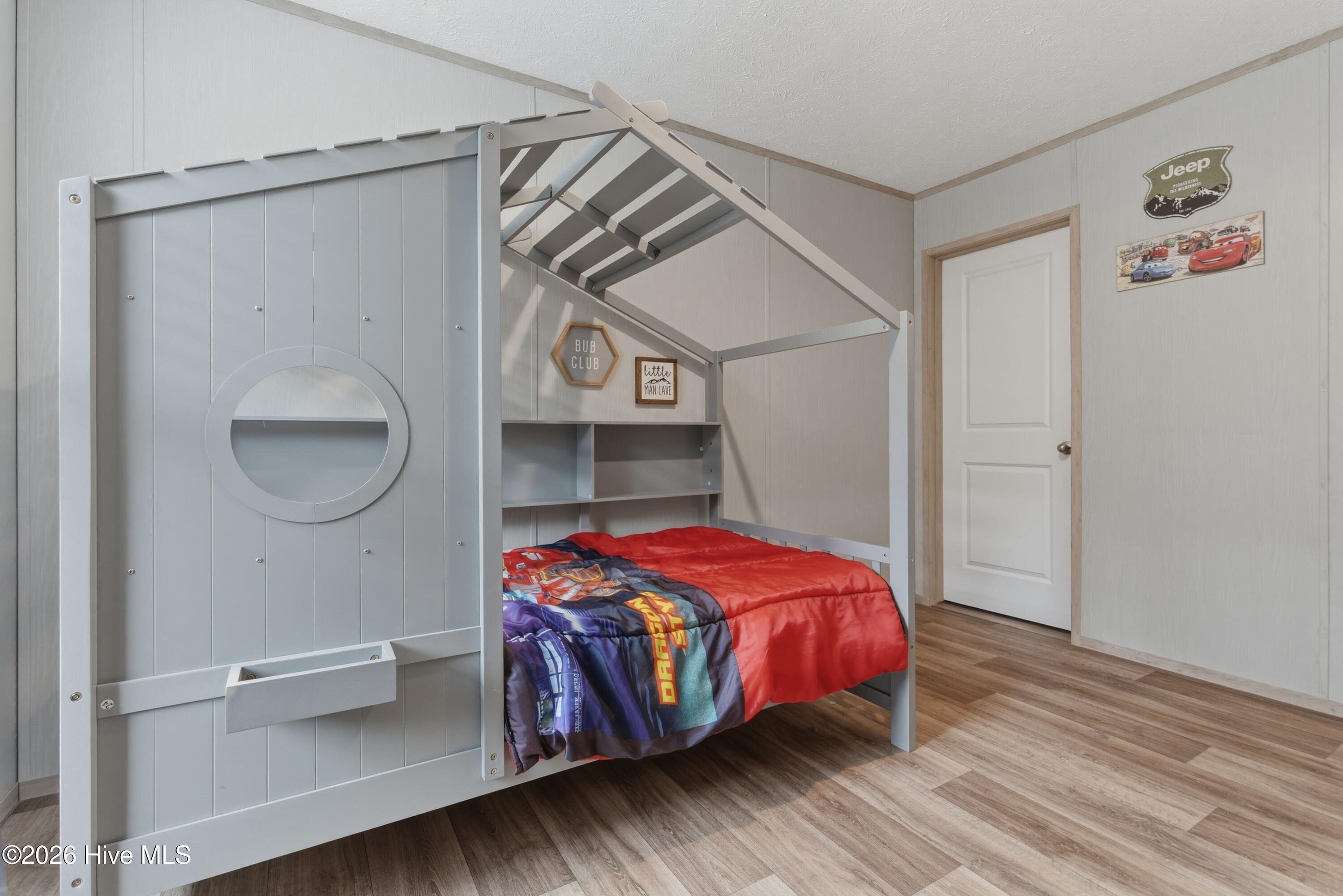 100555550 | Photo 19