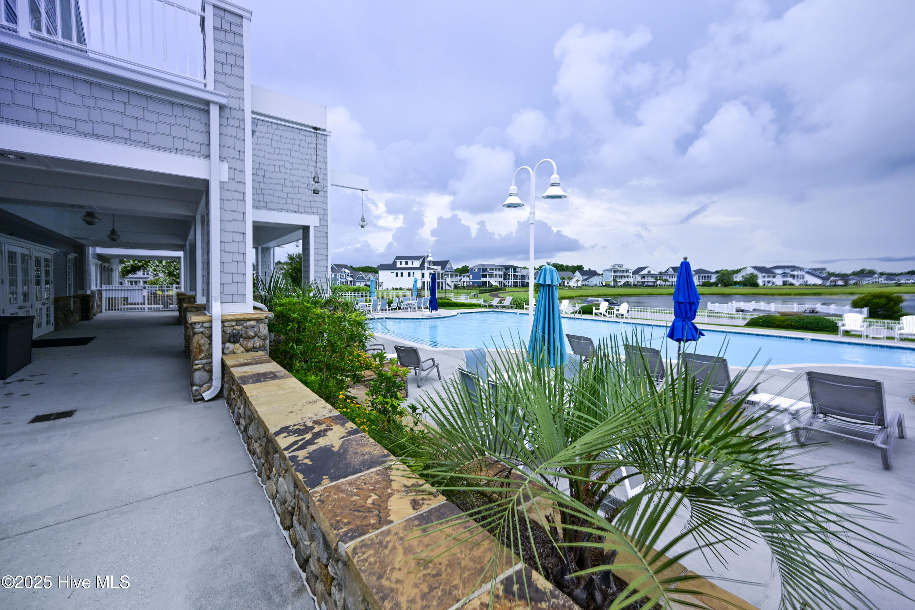 100523770 | Photo 66