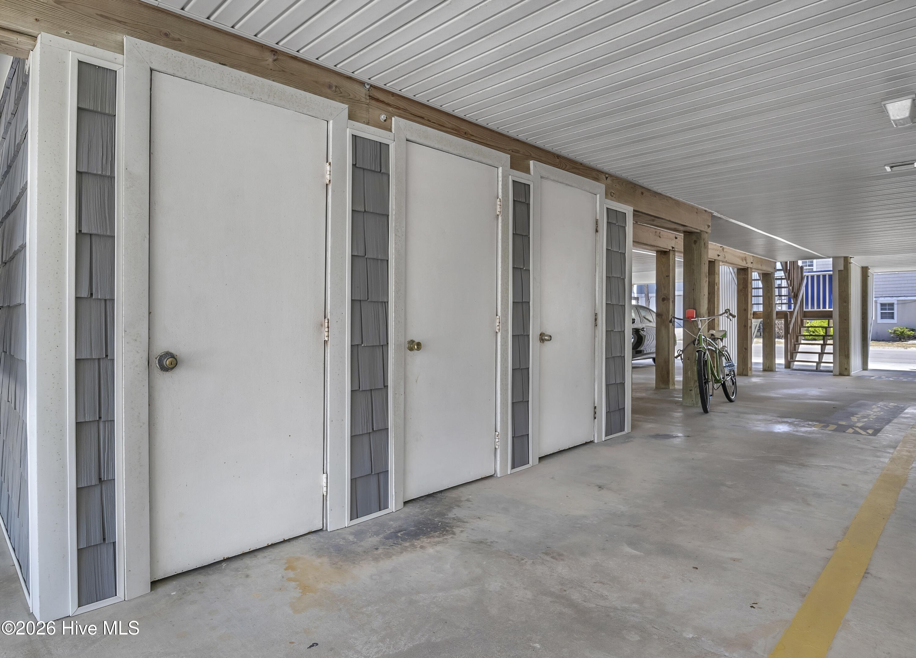 100569853 | Photo 26