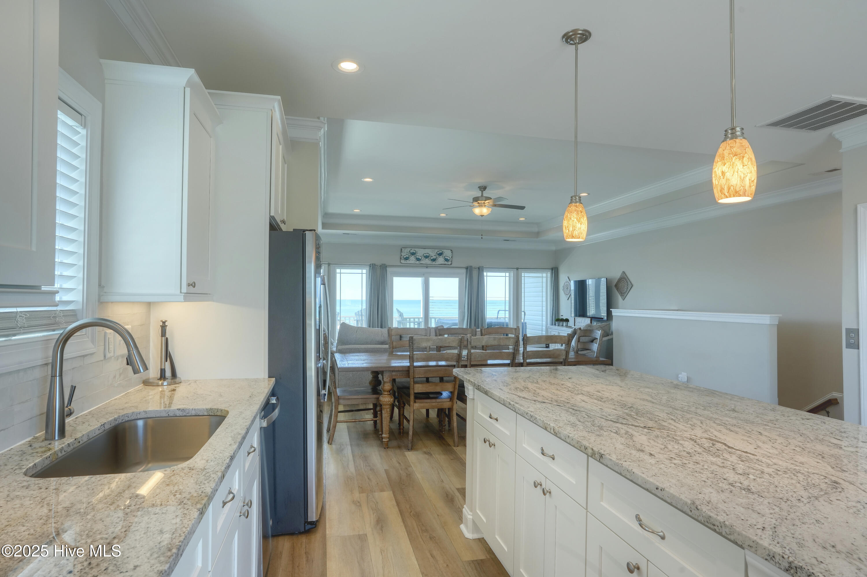 100510415 | Photo 18