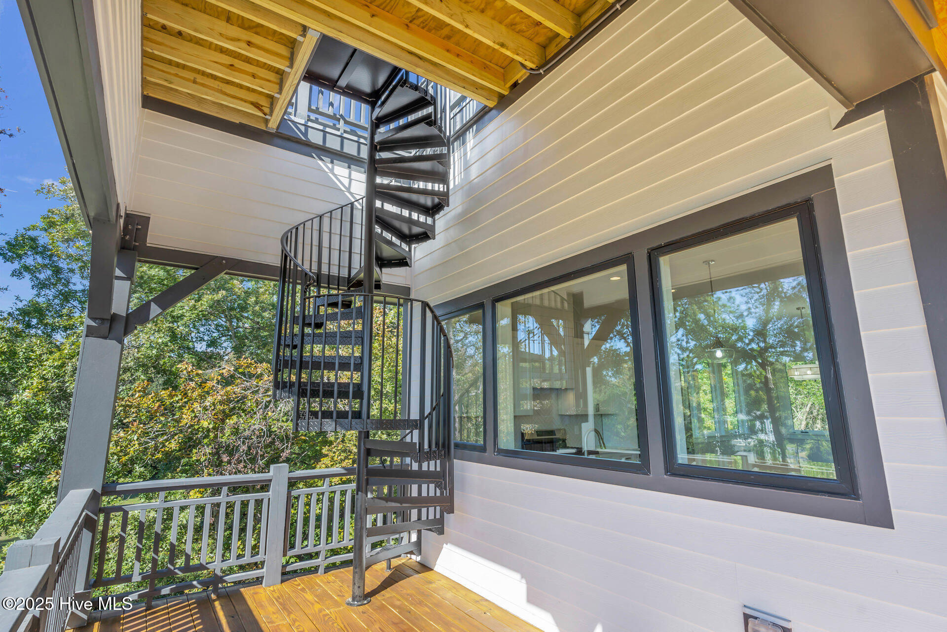 100539388 | Photo 29