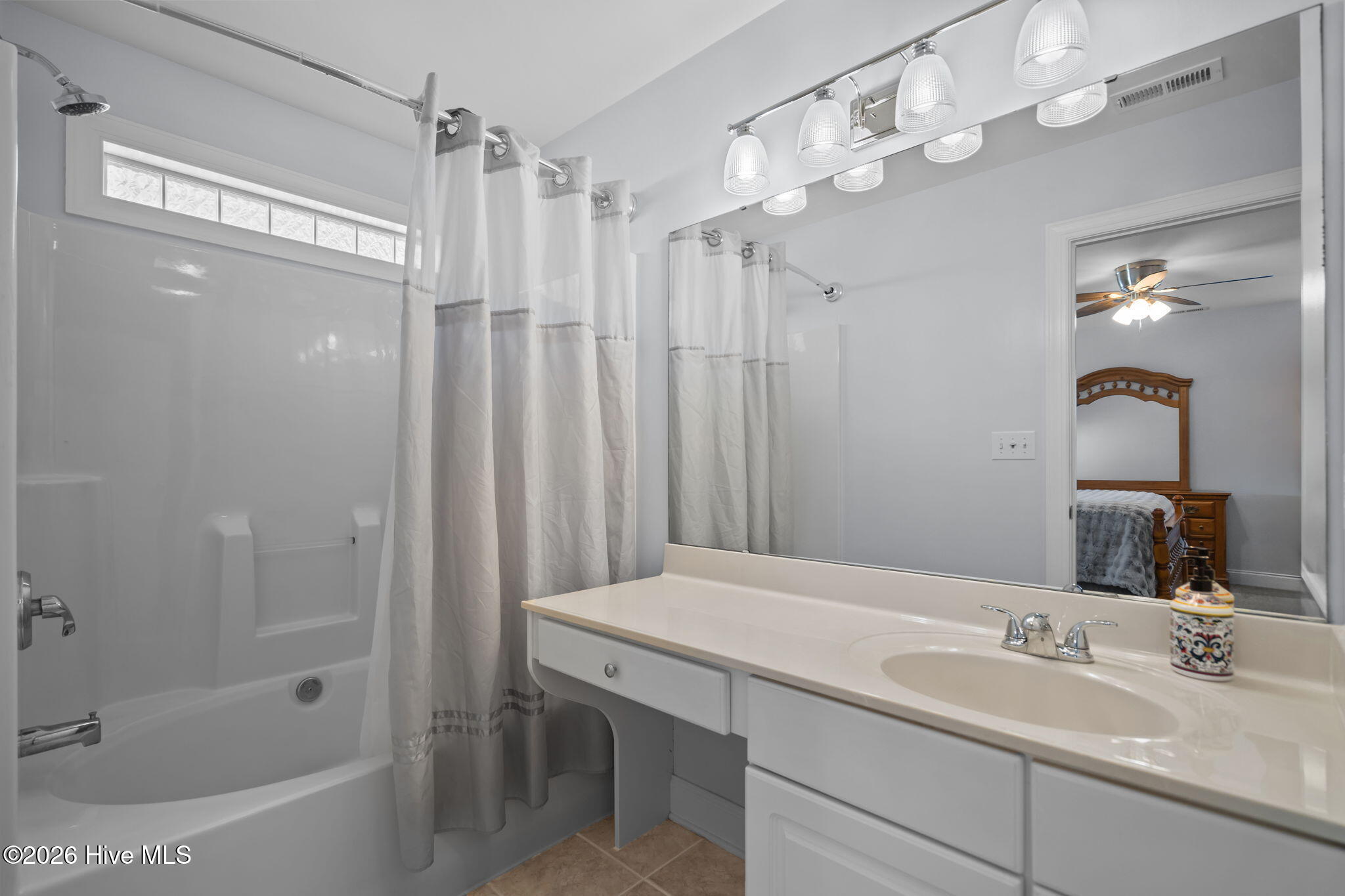 100547752 | Photo 28