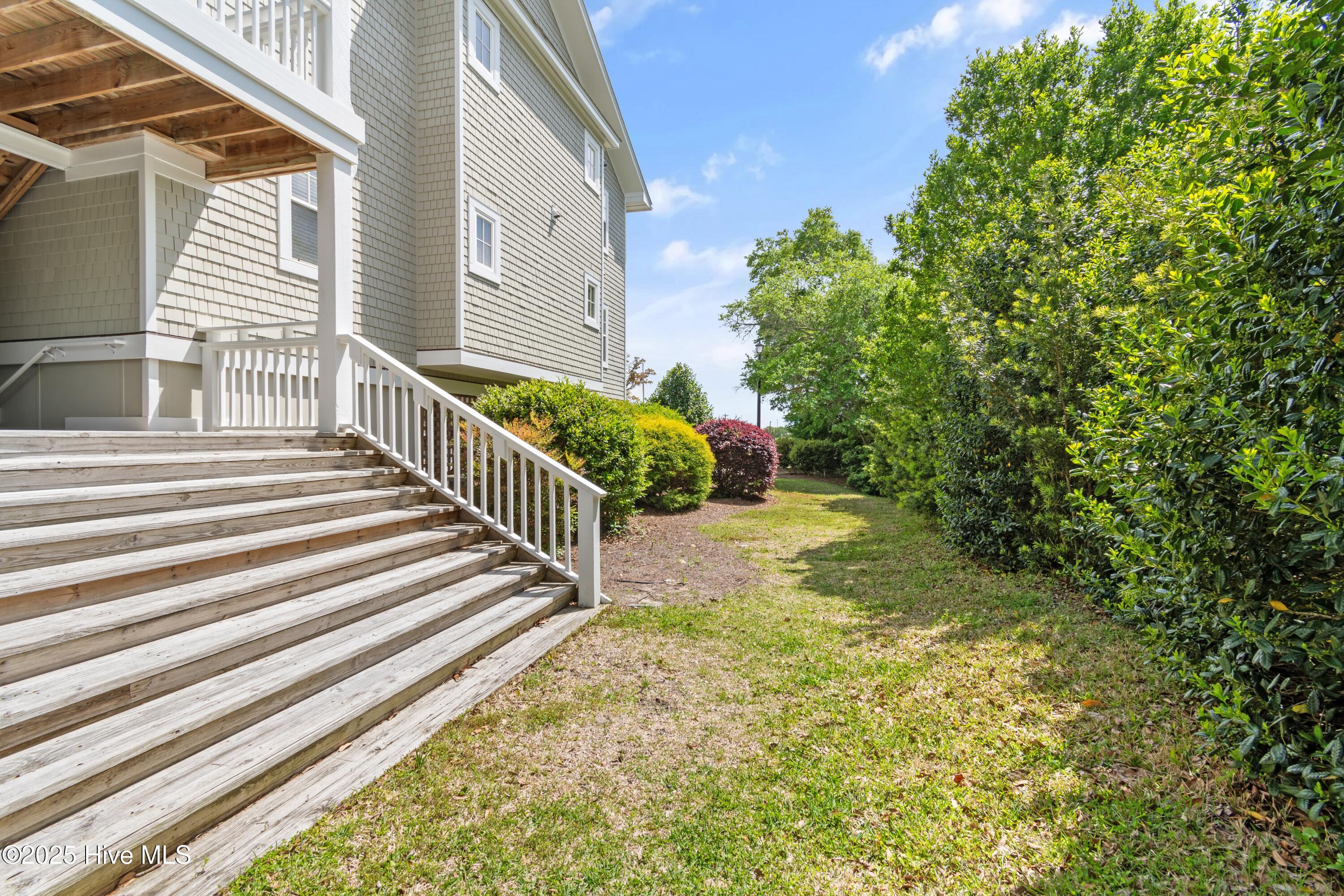 100502983 | Photo 36