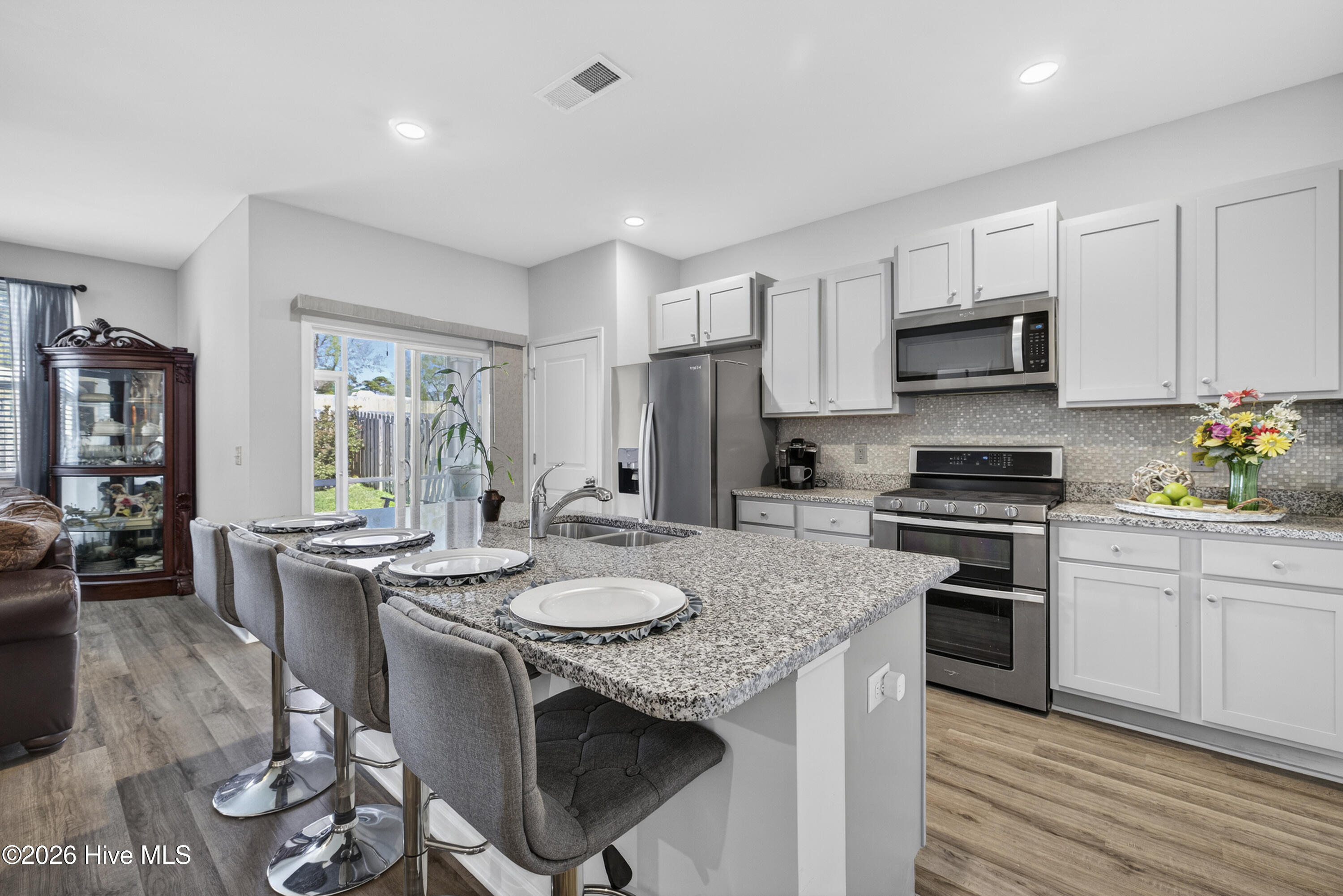 100560970 | Photo 34