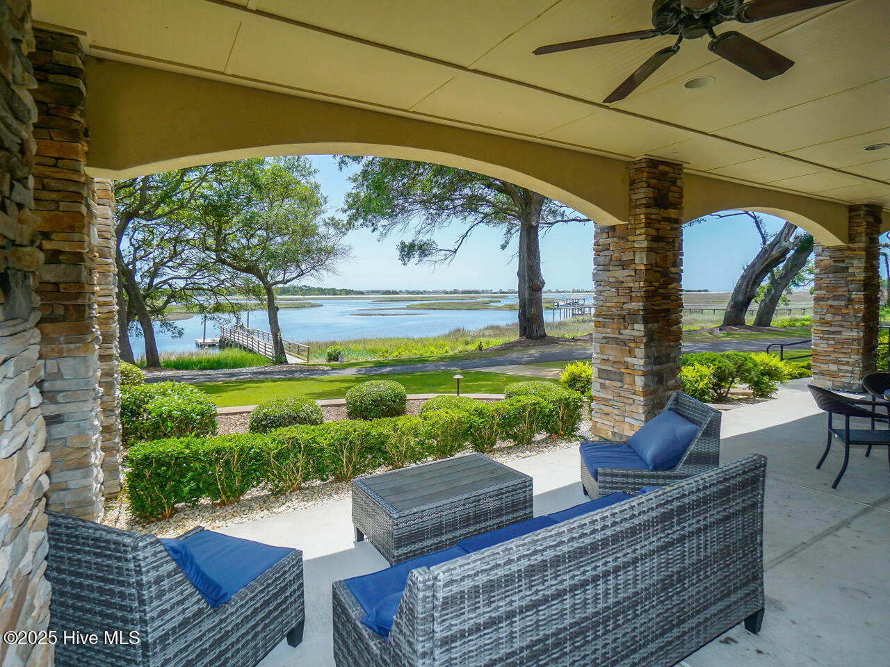 100533564 | Photo 43