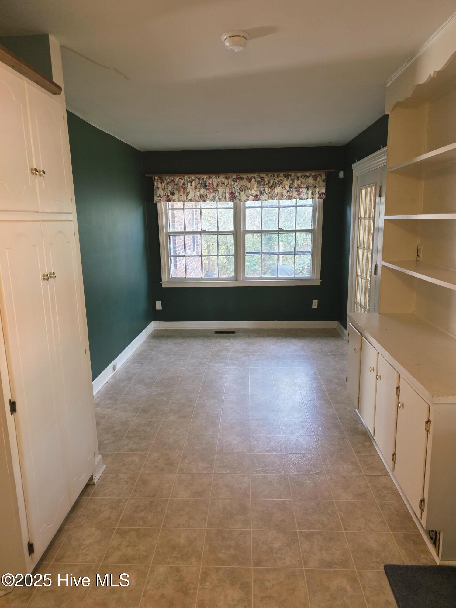 100542999 | Photo 13