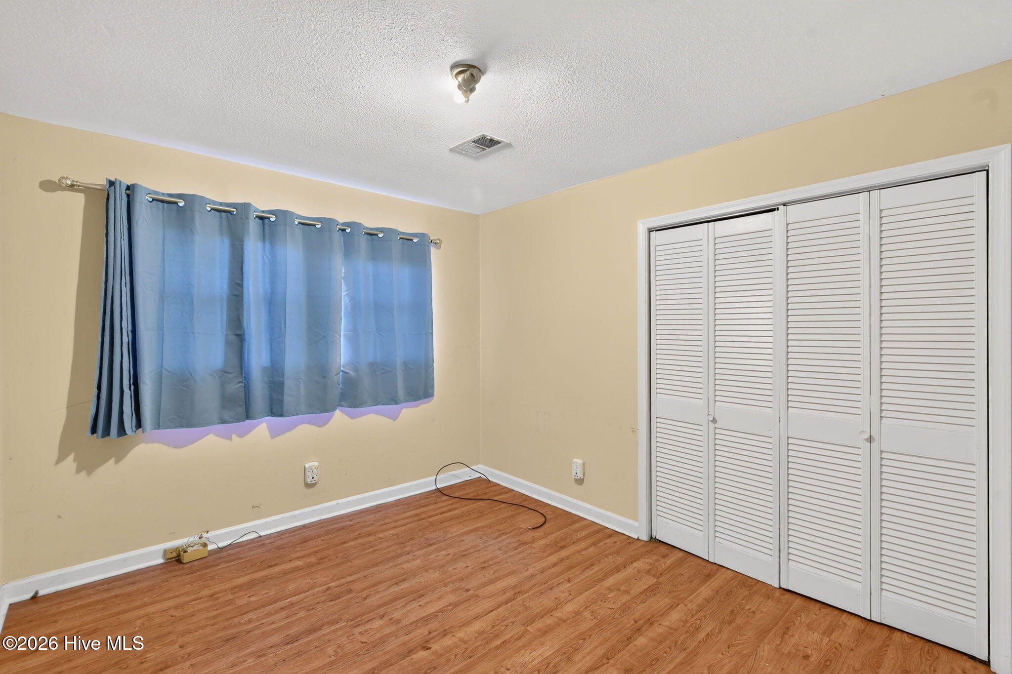 100586119 | Photo 18