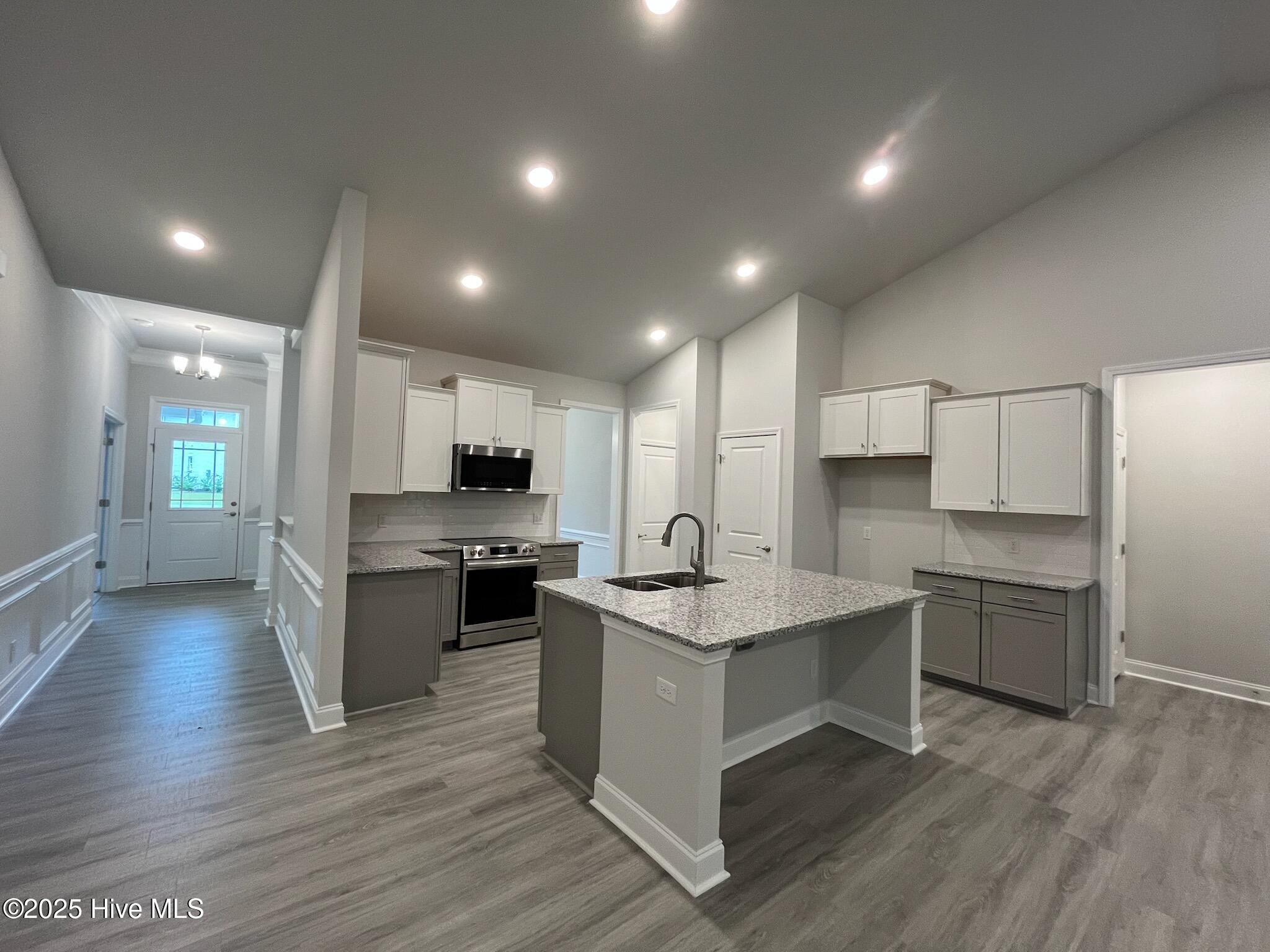 100428148 | Photo 10