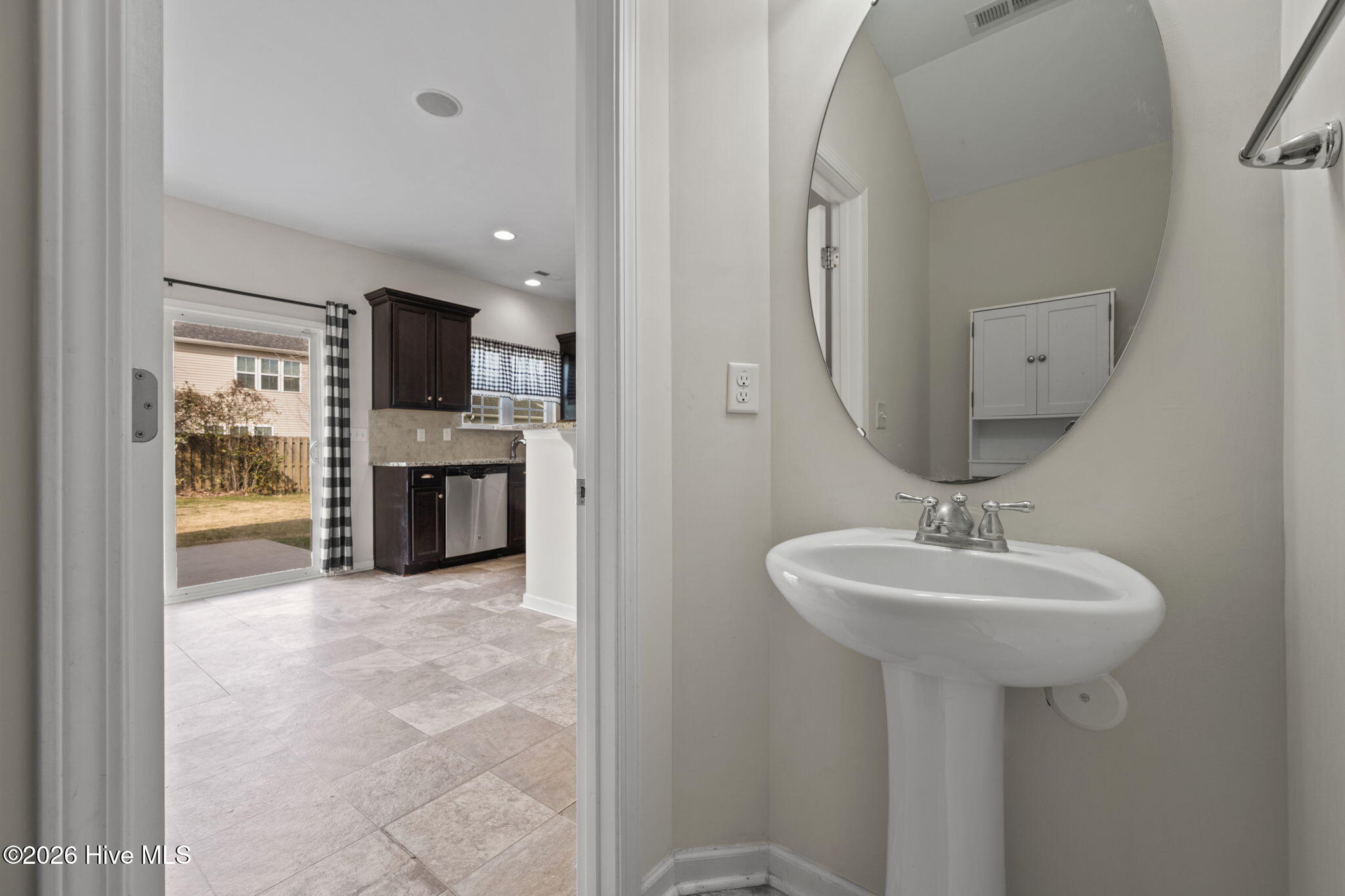 100555792 | Photo 14