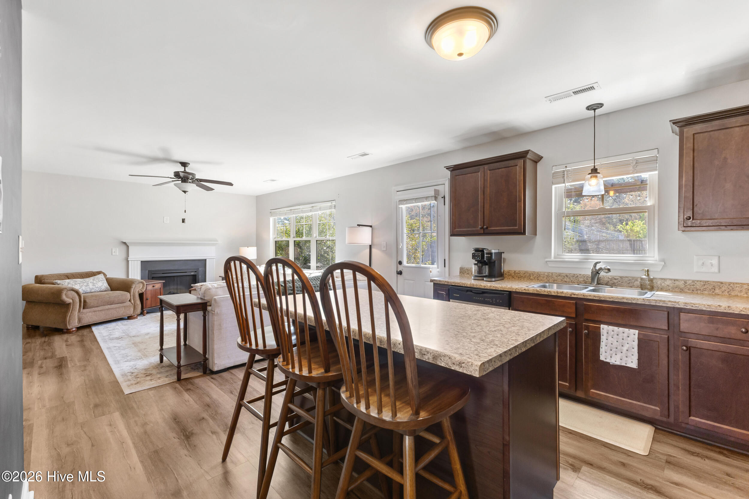 100563533 | Photo 12