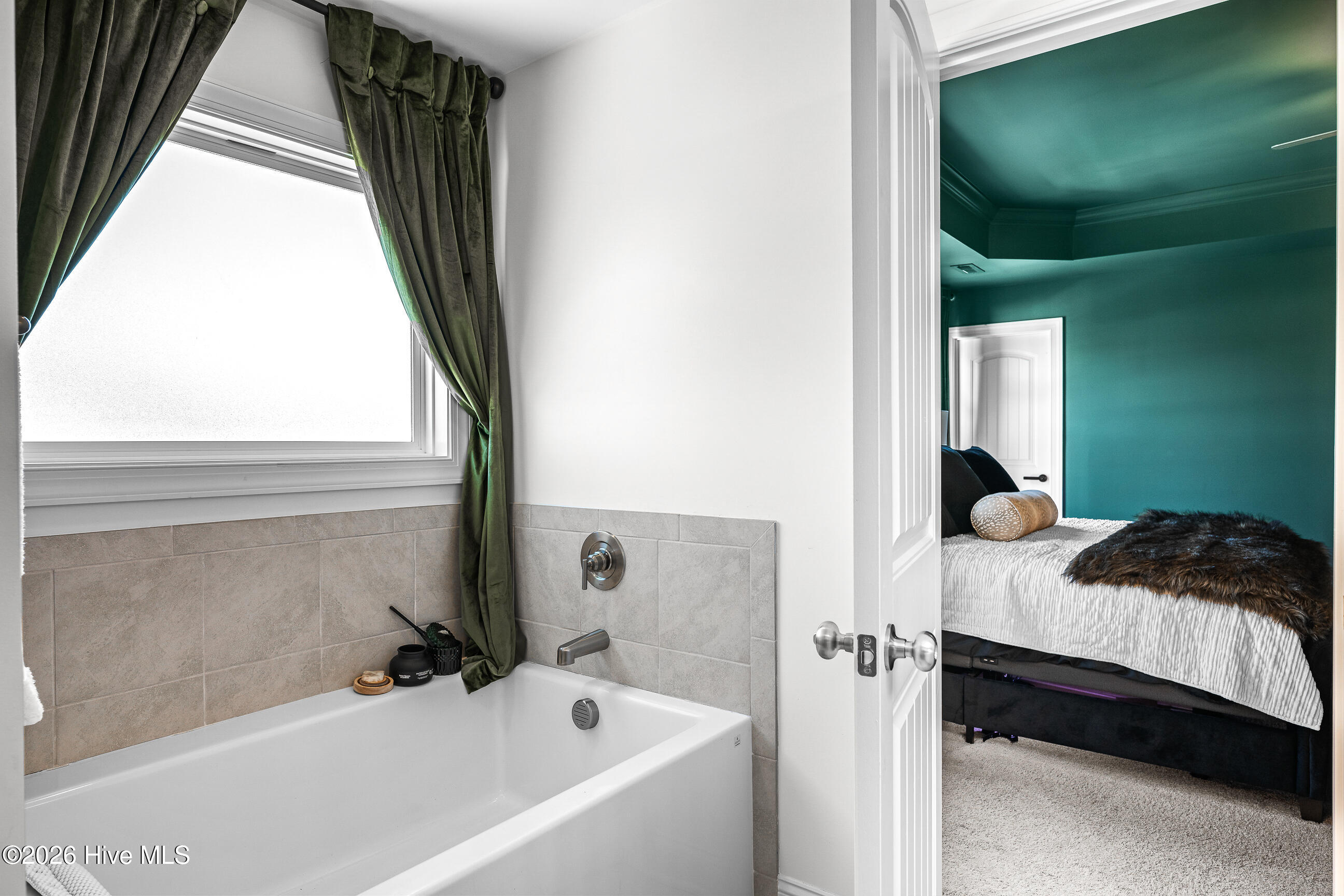 100567296 | Photo 25