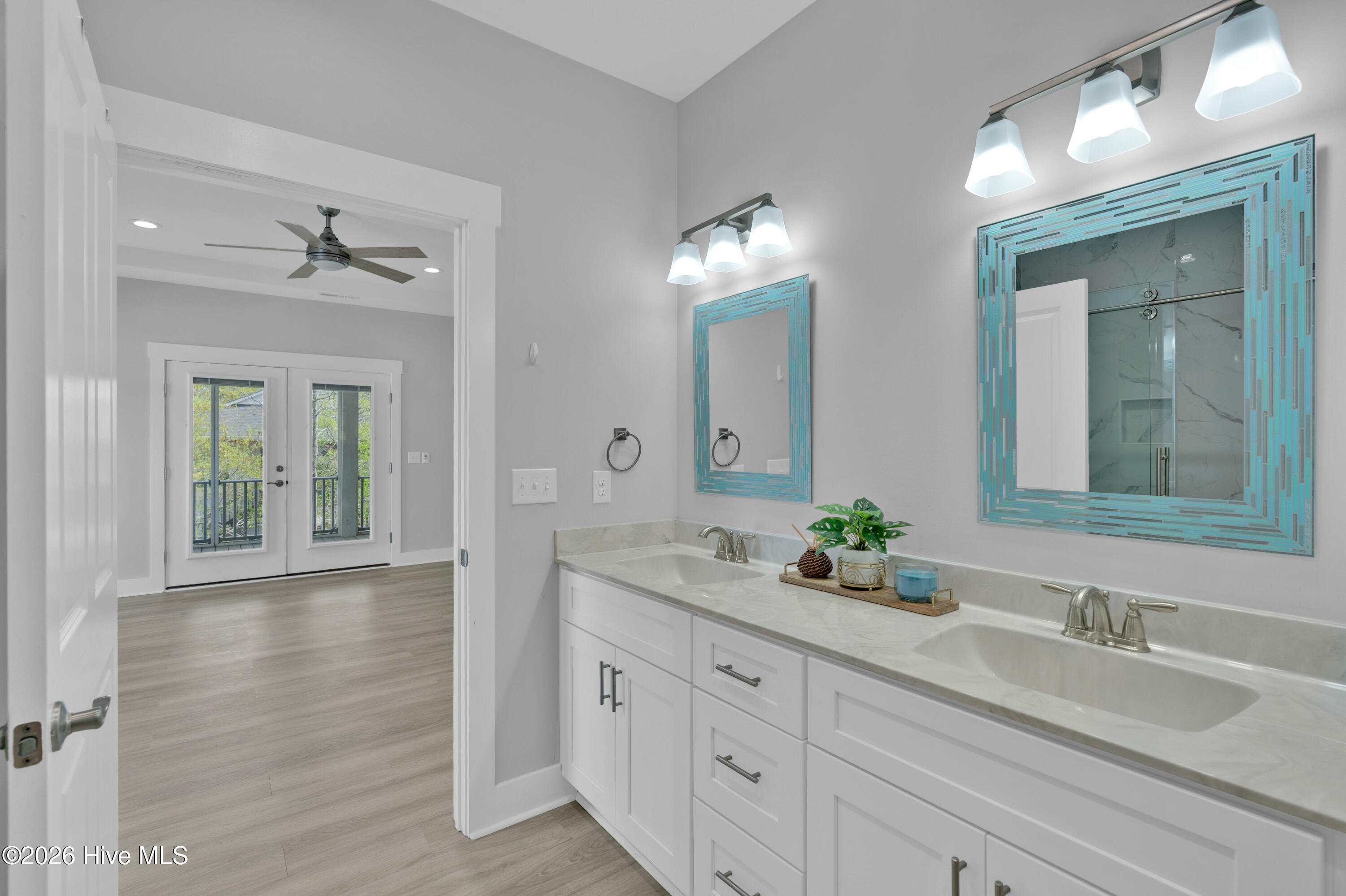 100565490 | Photo 30