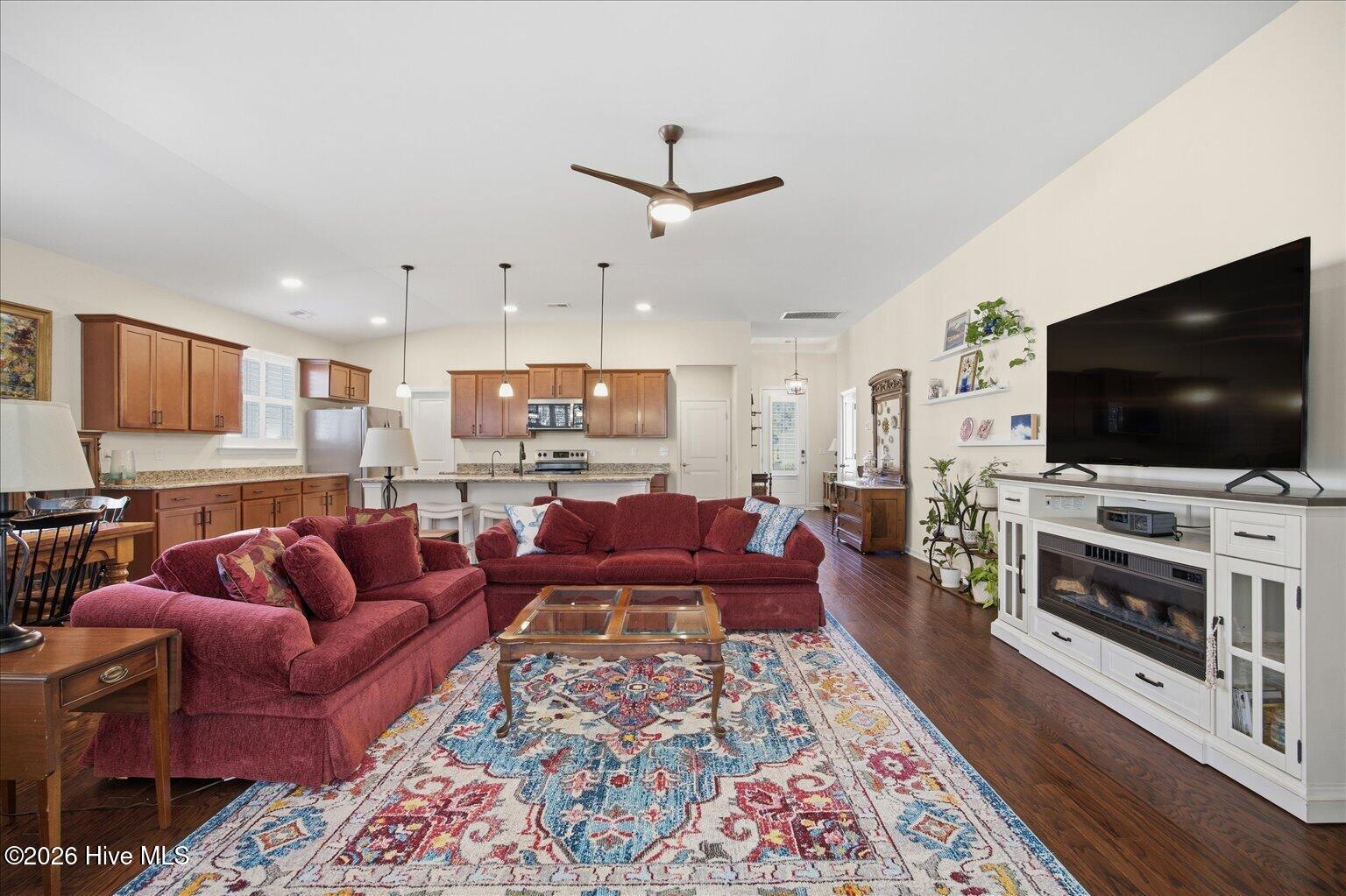 100561084 | Photo 16