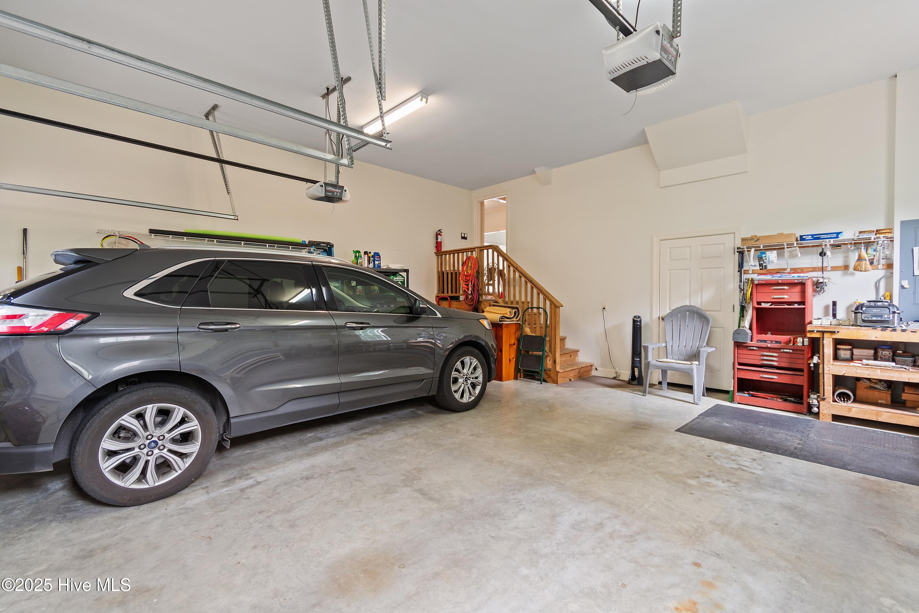 100512270 | Photo 51