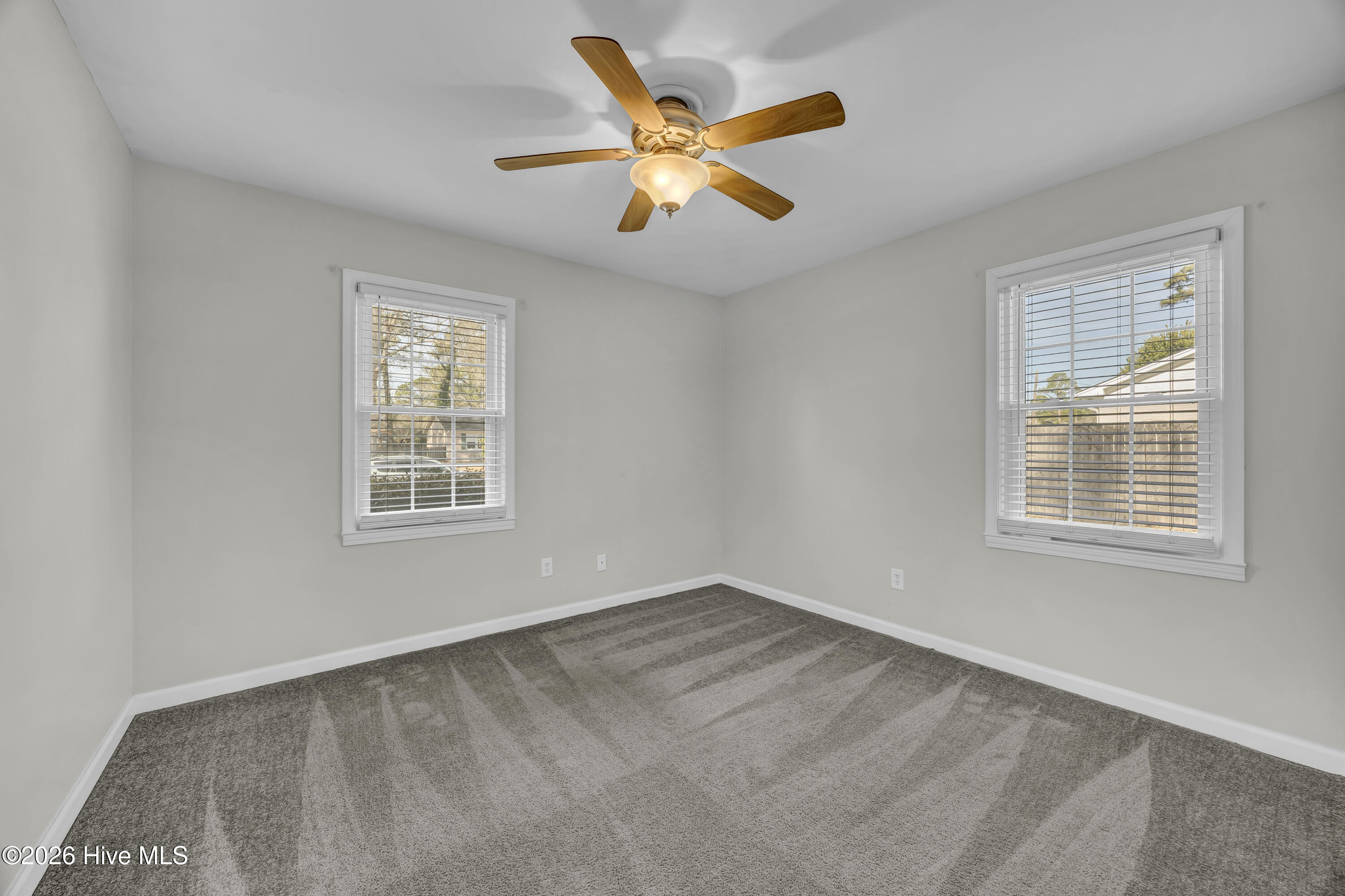 100549166 | Photo 15