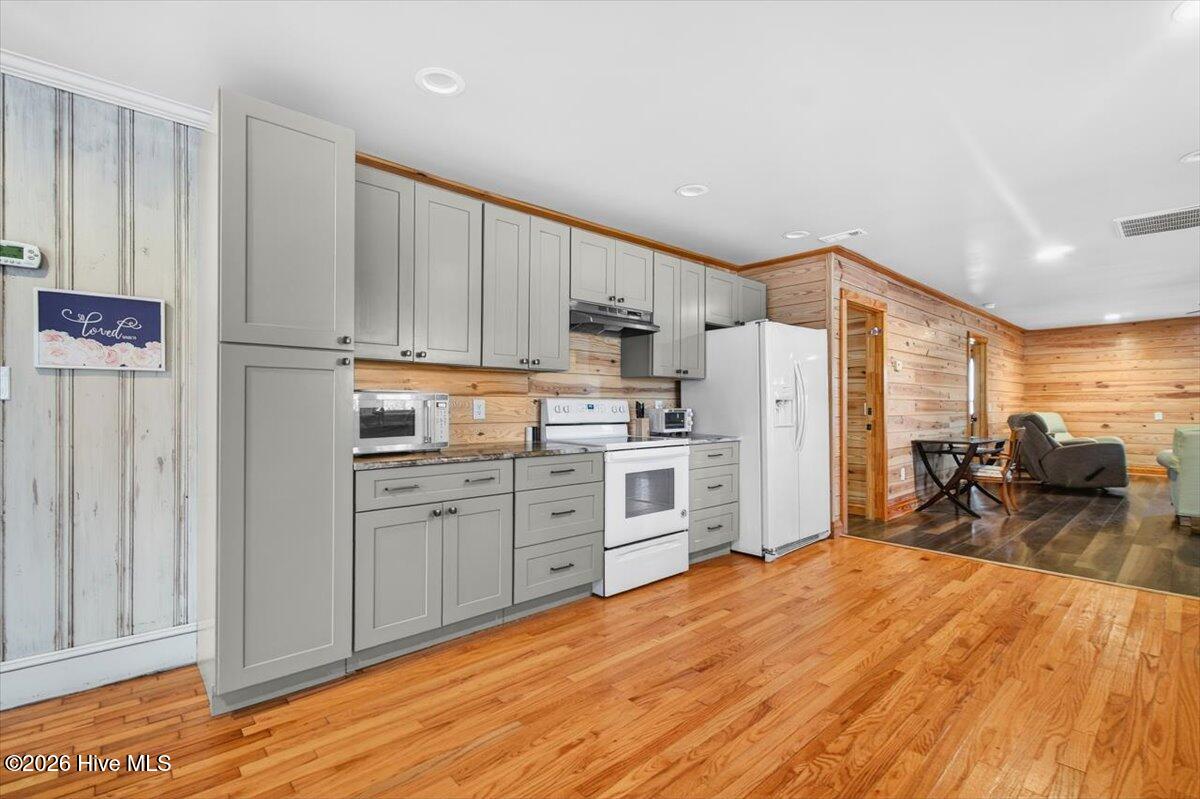 100551454 | Photo 16