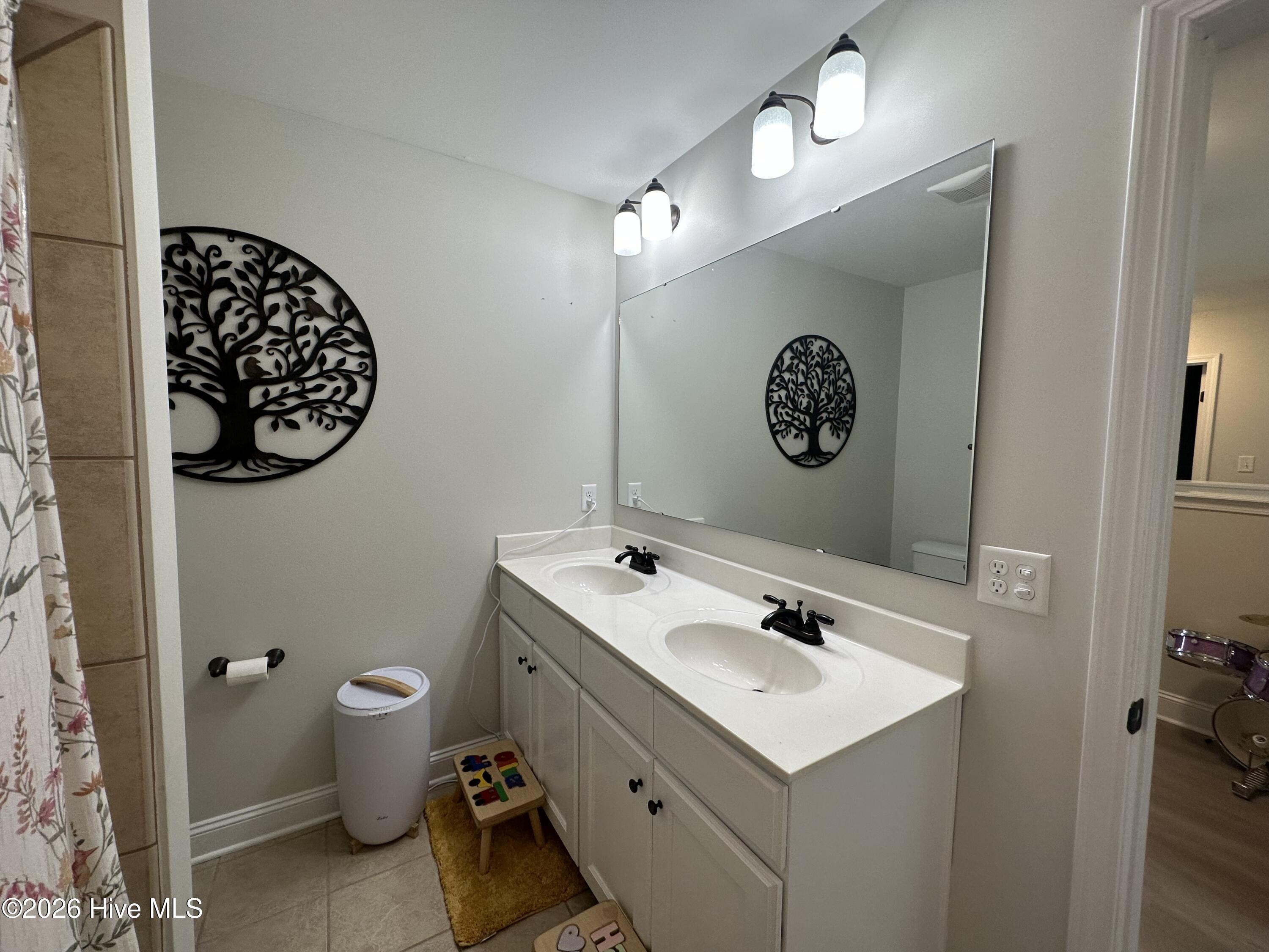 100563138 | Photo 87