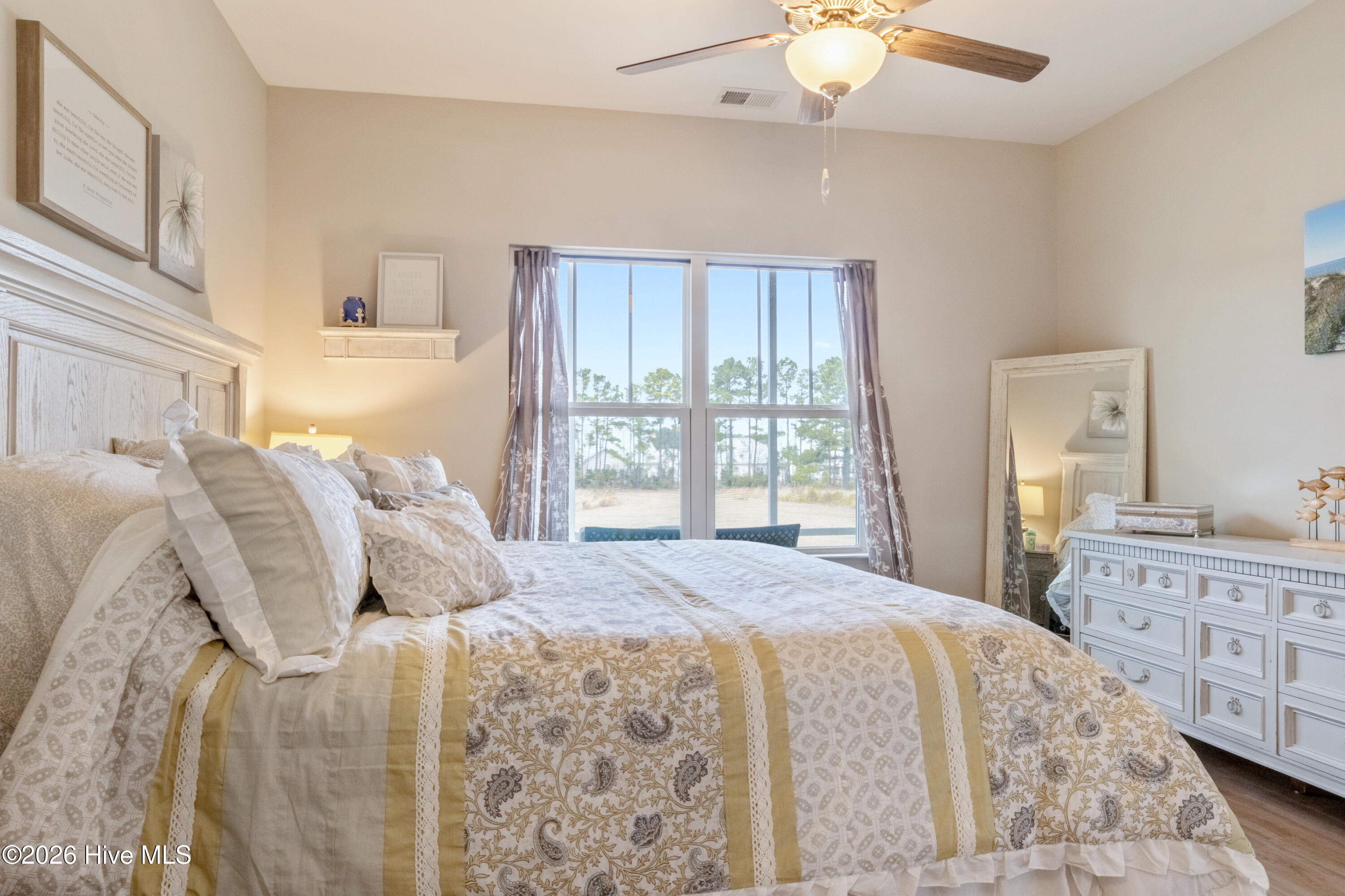 100557212 | Photo 23