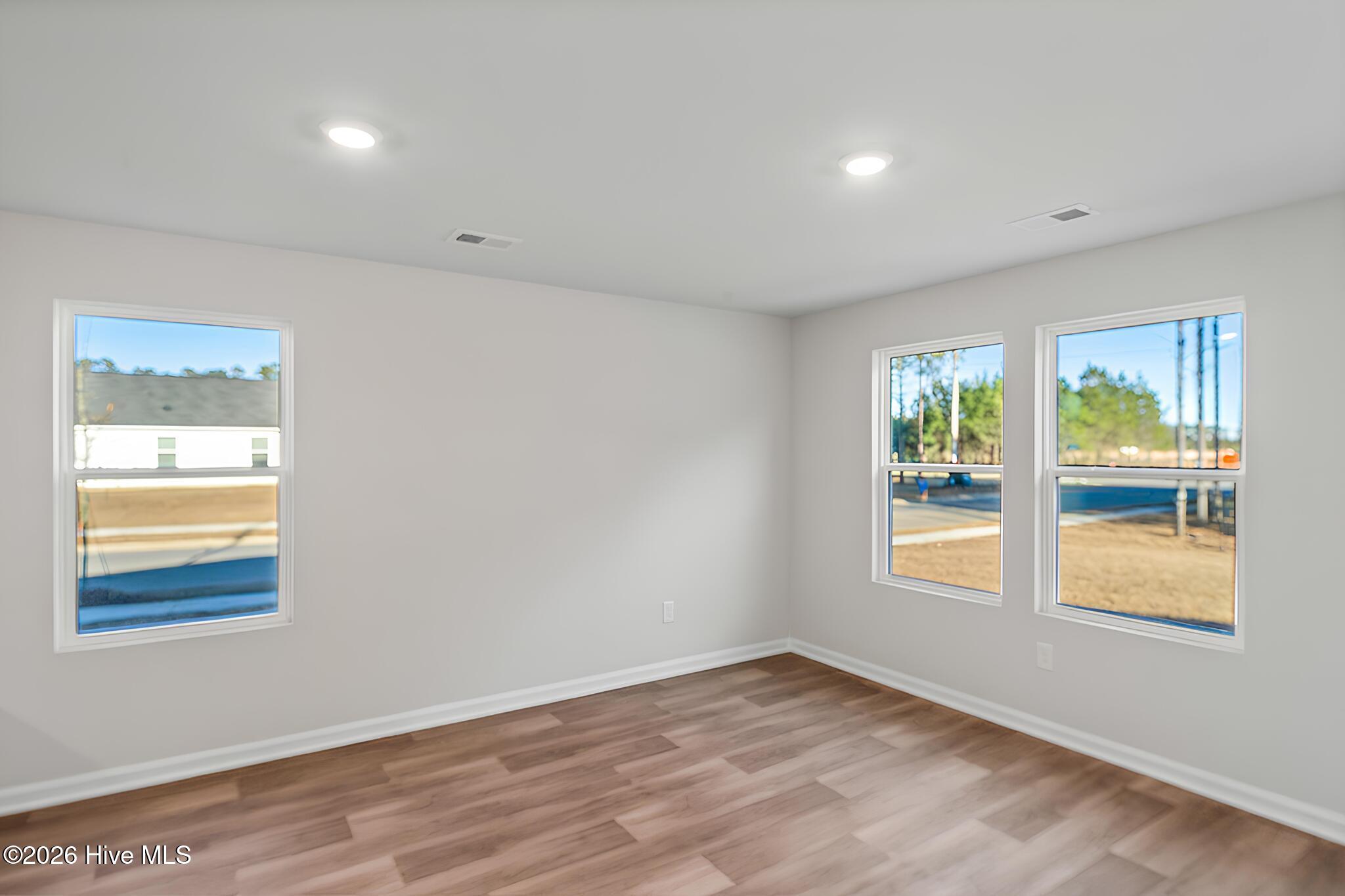 100545788 | Photo 11