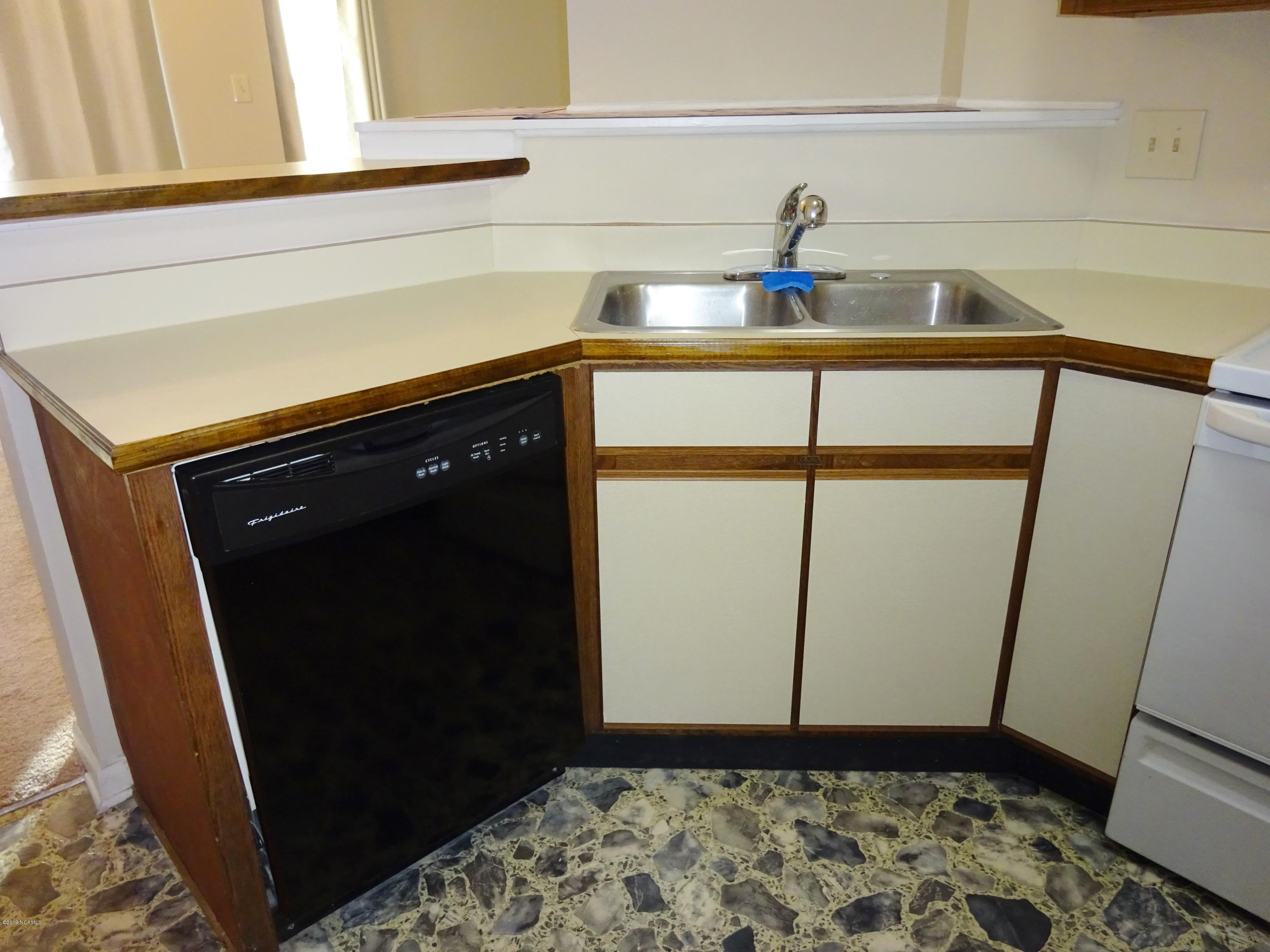 100560130 | Photo 11