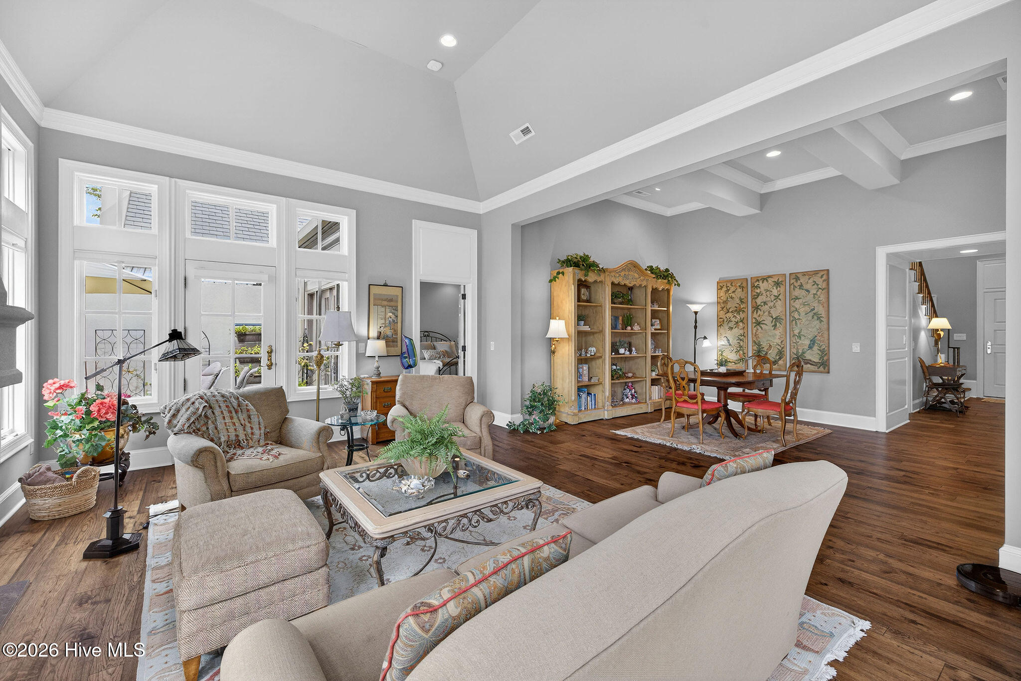 100565960 | Photo 38