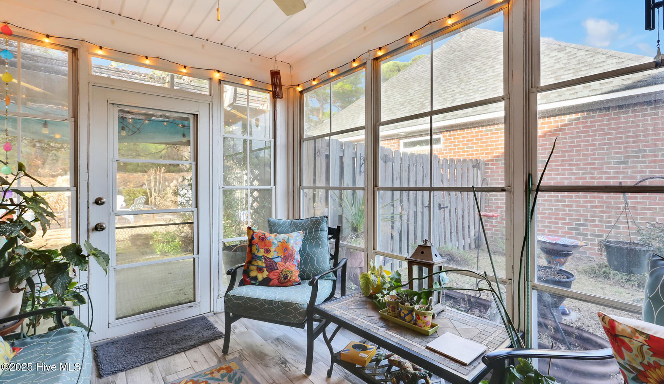 100547163 | Photo 32