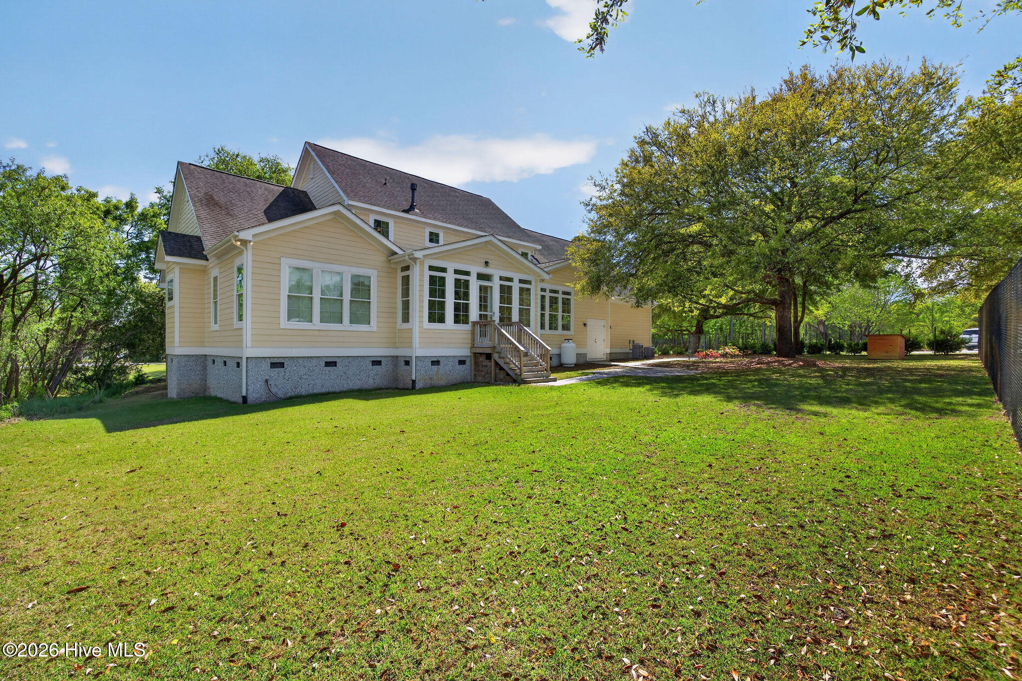 100566414 | Photo 18