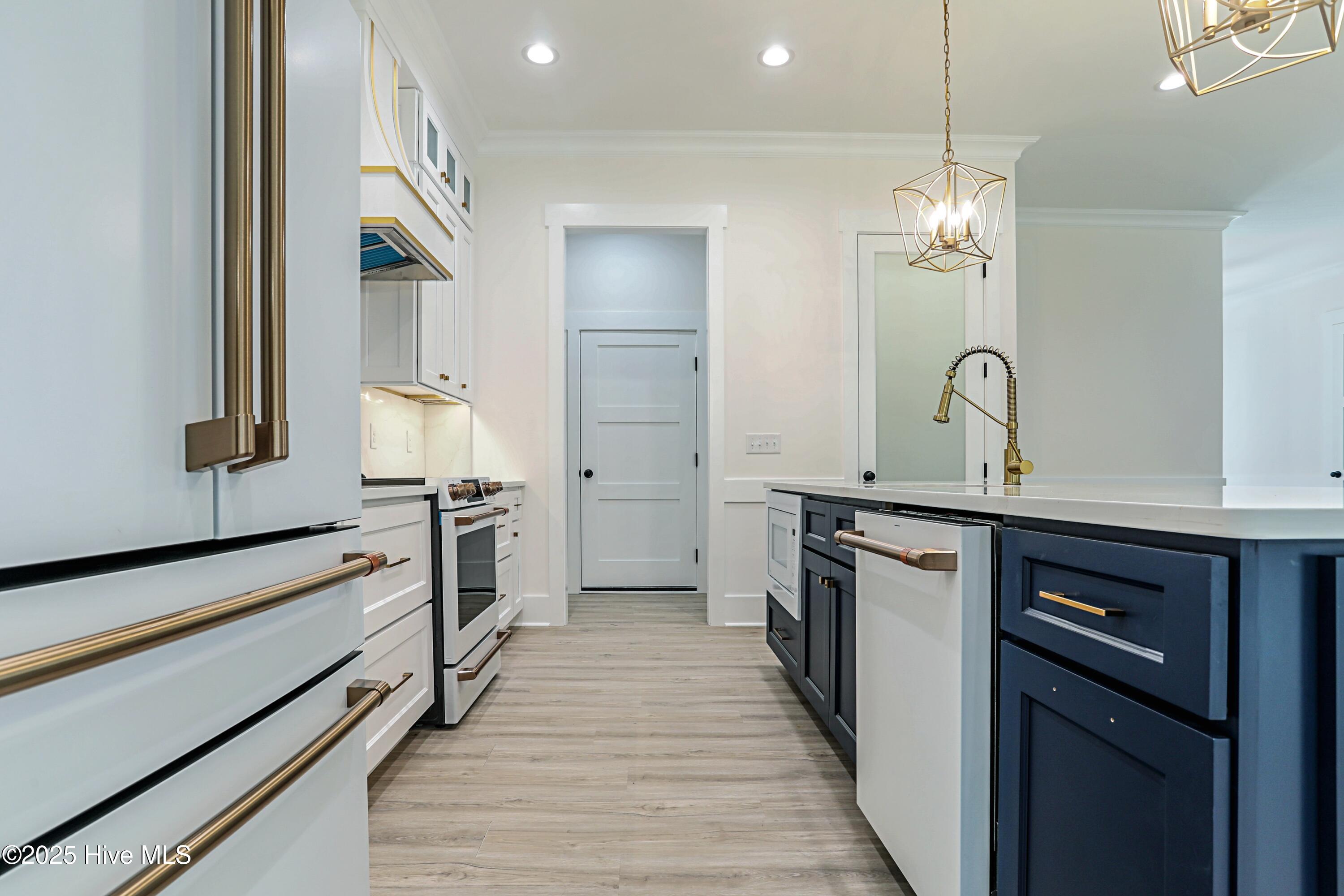 100535738 | Photo 30