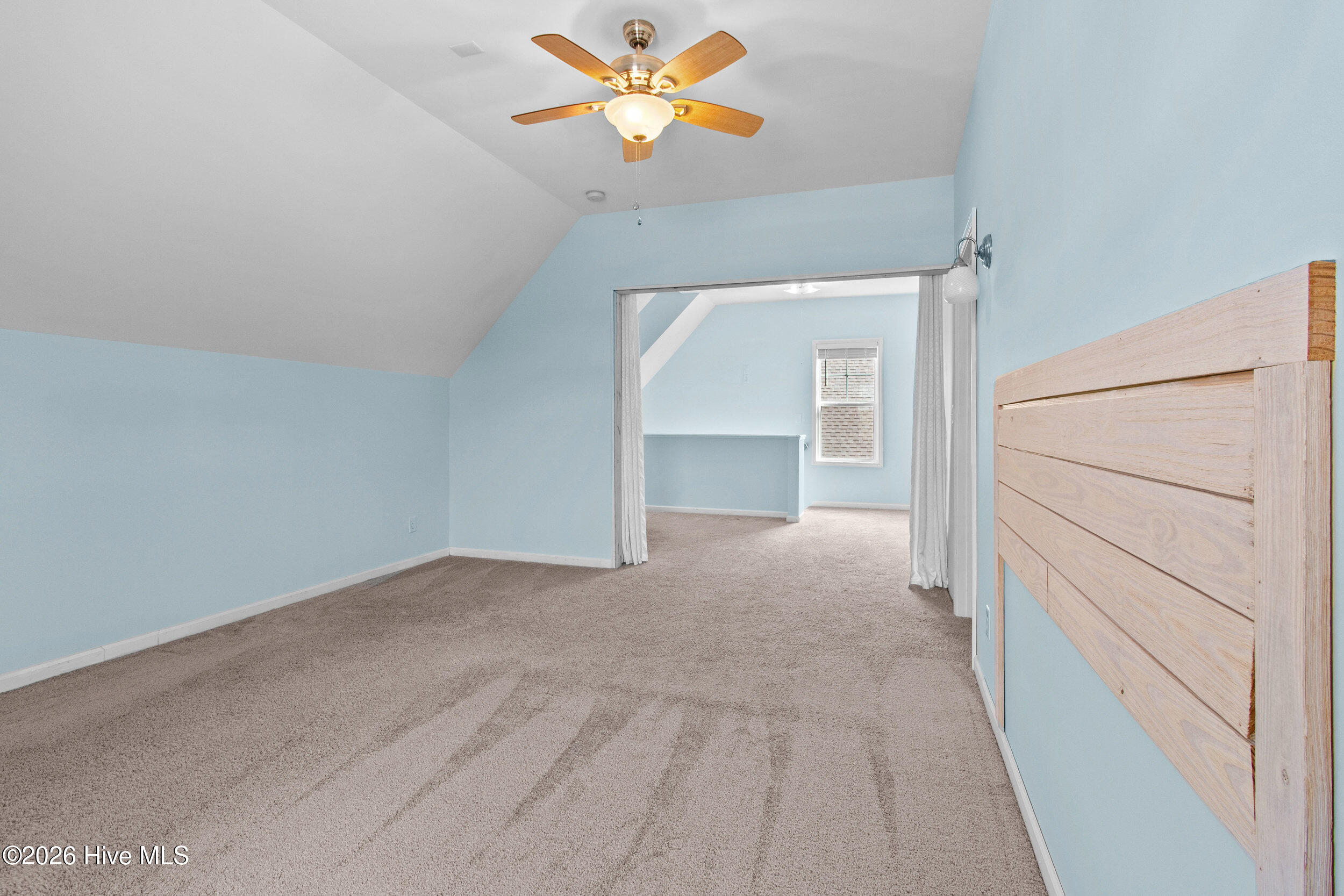 100554579 | Photo 35