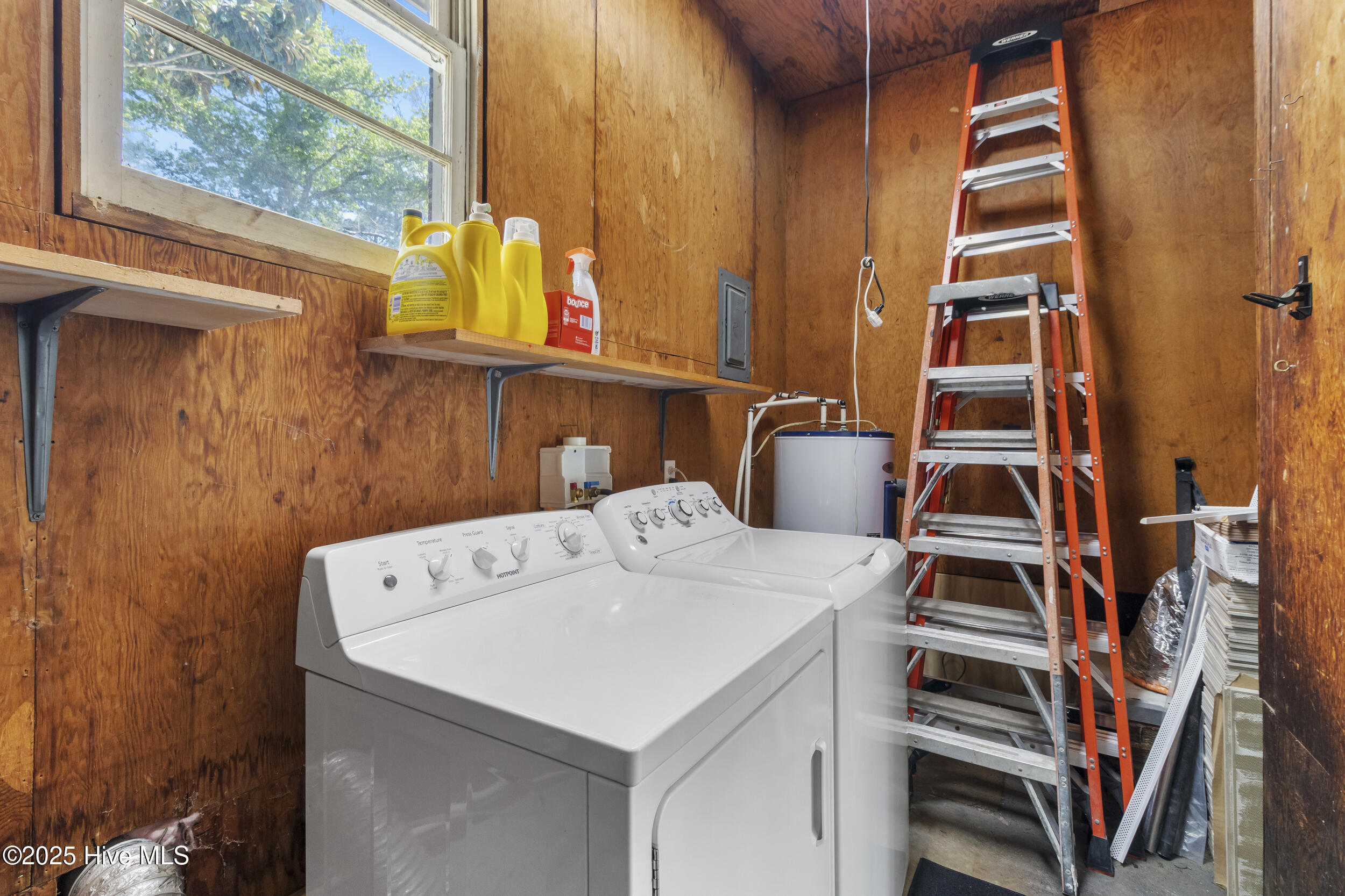 100570665 | Photo 15